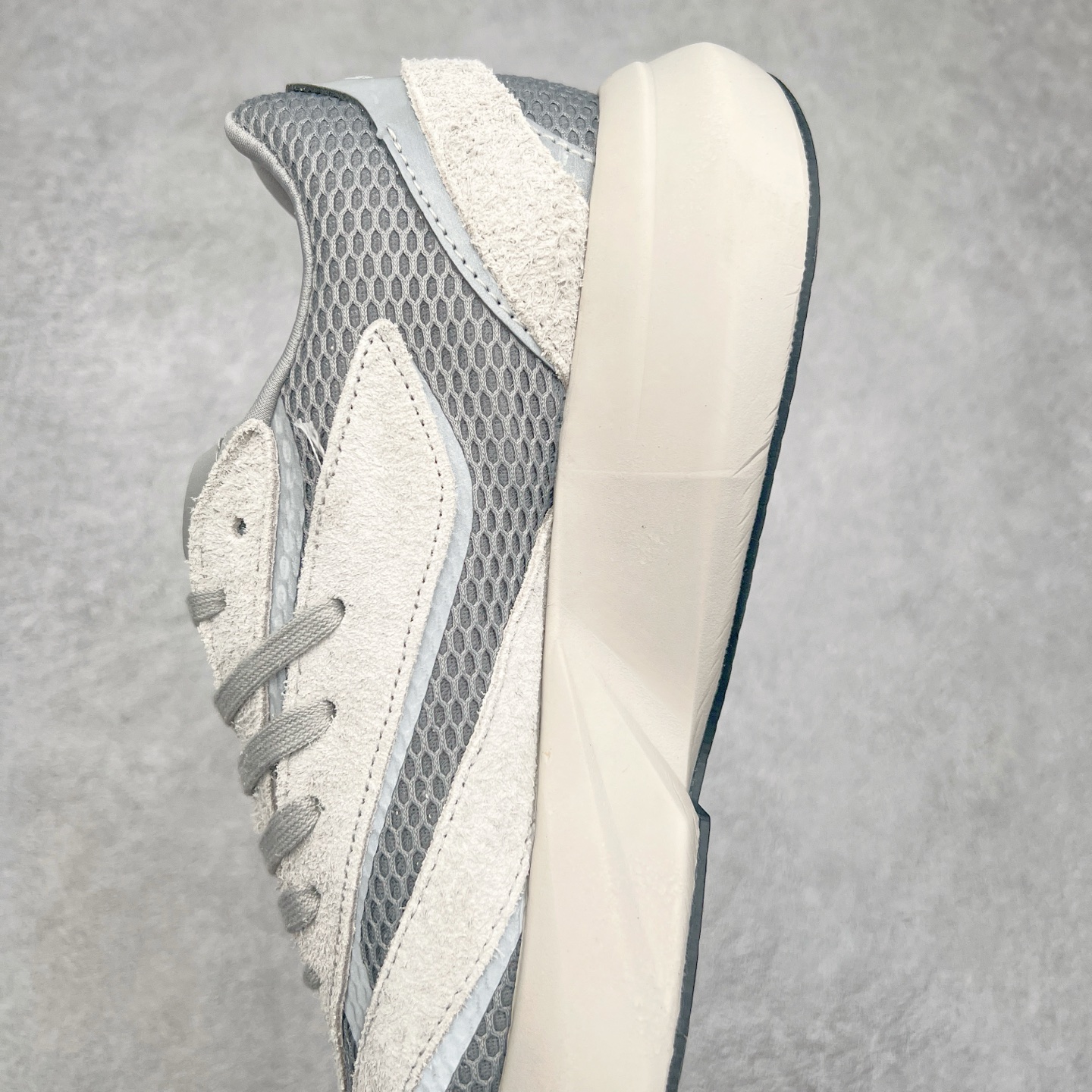 图片[7]-AD LIGHTBLAZE 流光舒适防滑耐磨低帮跑步鞋 JQ9973 前卫的专业跑鞋风格造型，LIGHTBLAZE延续了竞速美学的流线轮廓，保留住了与 AdizeroAdios Pro Evo 1相类似厚底理念和「宽三道杠」的视觉元素。尺码：36 36.5 37.5 38 38.5 39 40 40.5 41 42 42.5 43 44 44.5 45-选品中心