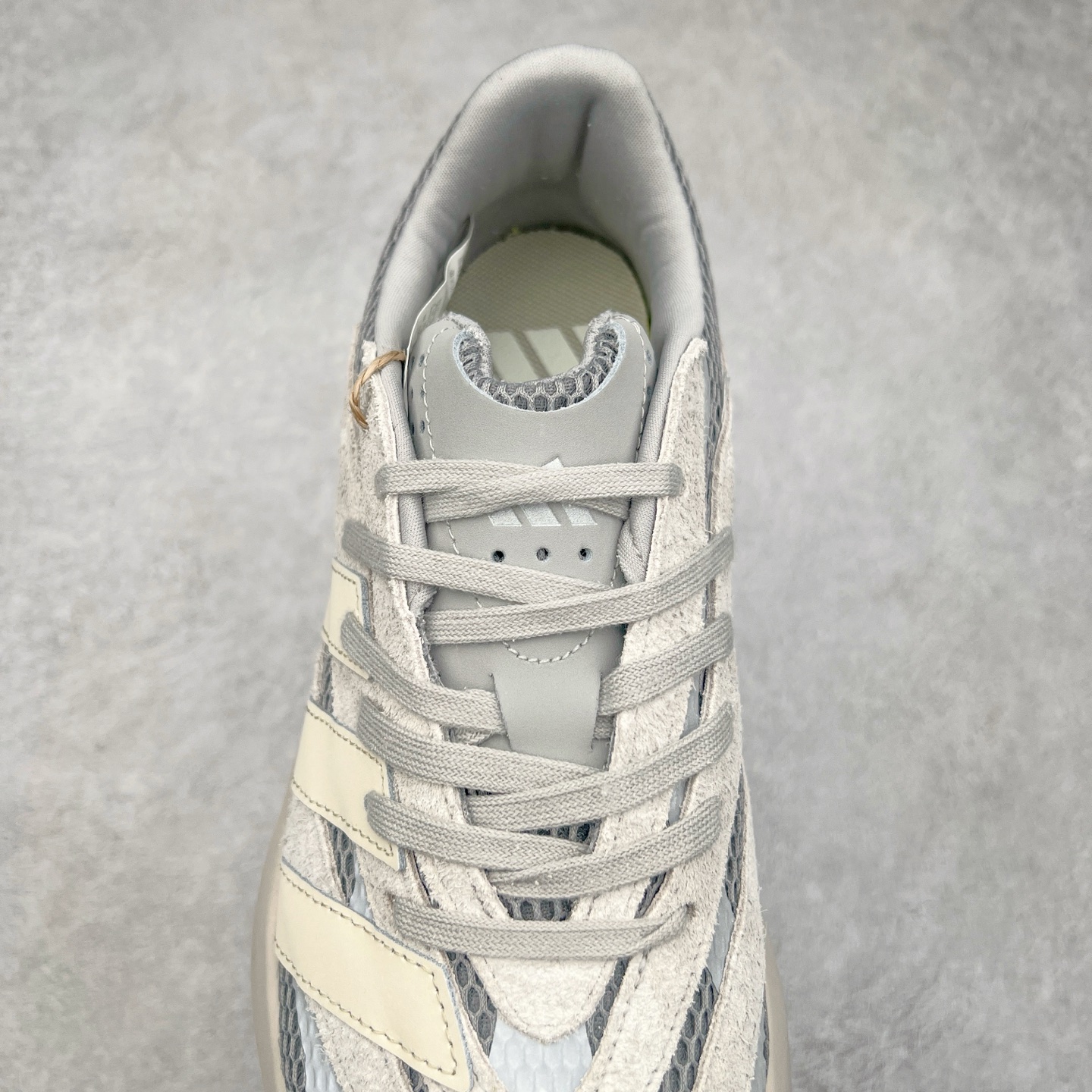 图片[5]-AD LIGHTBLAZE 流光舒适防滑耐磨低帮跑步鞋 JQ9973 前卫的专业跑鞋风格造型，LIGHTBLAZE延续了竞速美学的流线轮廓，保留住了与 AdizeroAdios Pro Evo 1相类似厚底理念和「宽三道杠」的视觉元素。尺码：36 36.5 37.5 38 38.5 39 40 40.5 41 42 42.5 43 44 44.5 45-选品中心