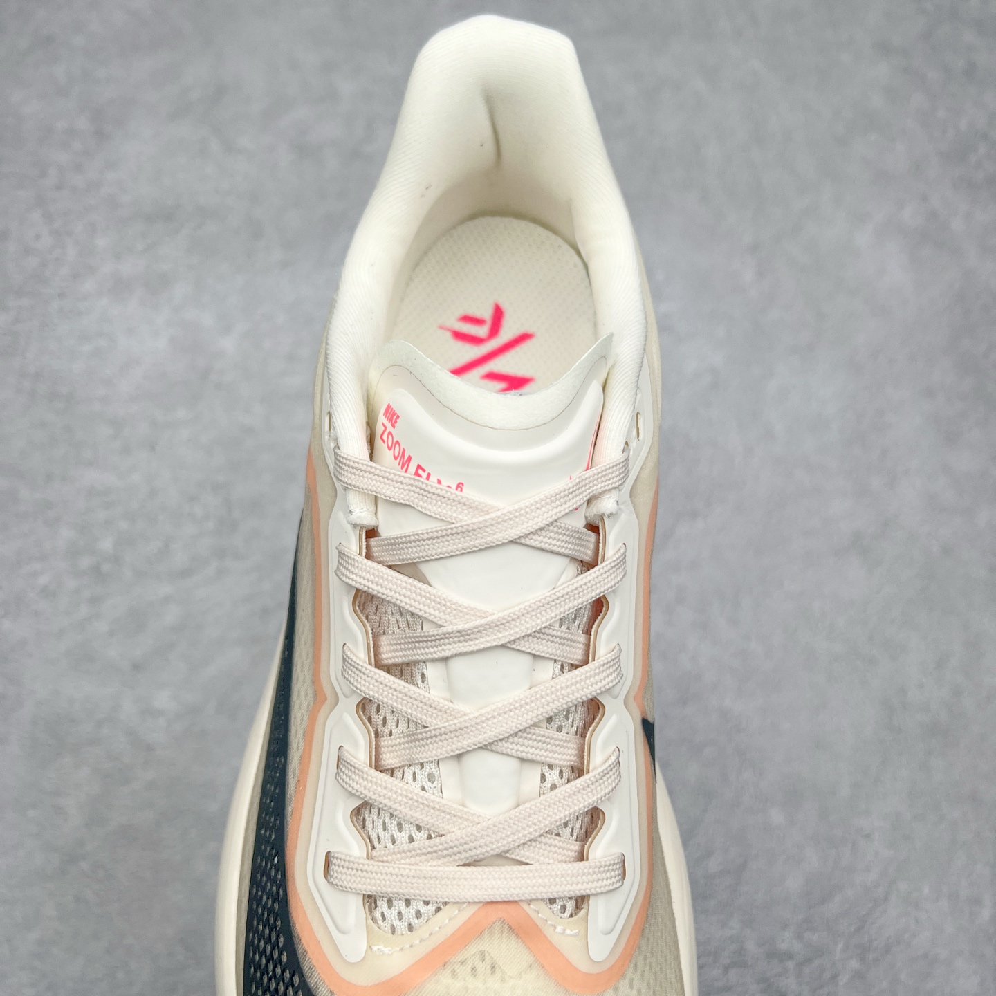 图片[5]-NK ZoomX Invincible Run Flyknit 6 轻量跑鞋 飞织低帮休闲运动慢跑鞋 厚底增高 老爹鞋 此鞋专为短跑运动员而生 是为 5 至 10 公里距离的赛事和训练打造 整体设计采用流线型的轻质工程网眼材质构成鞋面 并与其他 Running 旗舰鞋款同样搭载全脚掌 ZoomX 缓冲中底 搭配 Pebax 物料与橡胶外底 ZoomX StreakFly 首发配色以Prototype呈现 其灵感是来自开发期间的磨损测试 透过编号的标记与内侧的预期跑步距离突出研发过程 货号： FN8455-102 尺码：36 36.5 37.5 38 38.5 39 40 40.5 41 42 42.5 43 44 45-选品中心