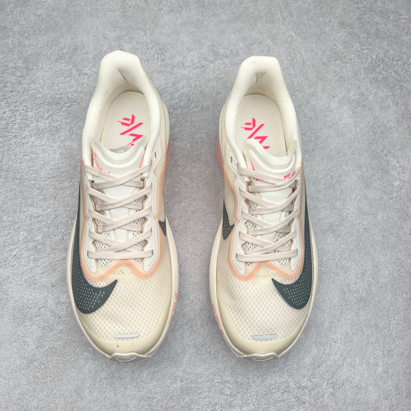 图片[2]-NK ZoomX Invincible Run Flyknit 6 轻量跑鞋 飞织低帮休闲运动慢跑鞋 厚底增高 老爹鞋 此鞋专为短跑运动员而生 是为 5 至 10 公里距离的赛事和训练打造 整体设计采用流线型的轻质工程网眼材质构成鞋面 并与其他 Running 旗舰鞋款同样搭载全脚掌 ZoomX 缓冲中底 搭配 Pebax 物料与橡胶外底 ZoomX StreakFly 首发配色以Prototype呈现 其灵感是来自开发期间的磨损测试 透过编号的标记与内侧的预期跑步距离突出研发过程 货号： FN8455-102 尺码：36 36.5 37.5 38 38.5 39 40 40.5 41 42 42.5 43 44 45-选品中心