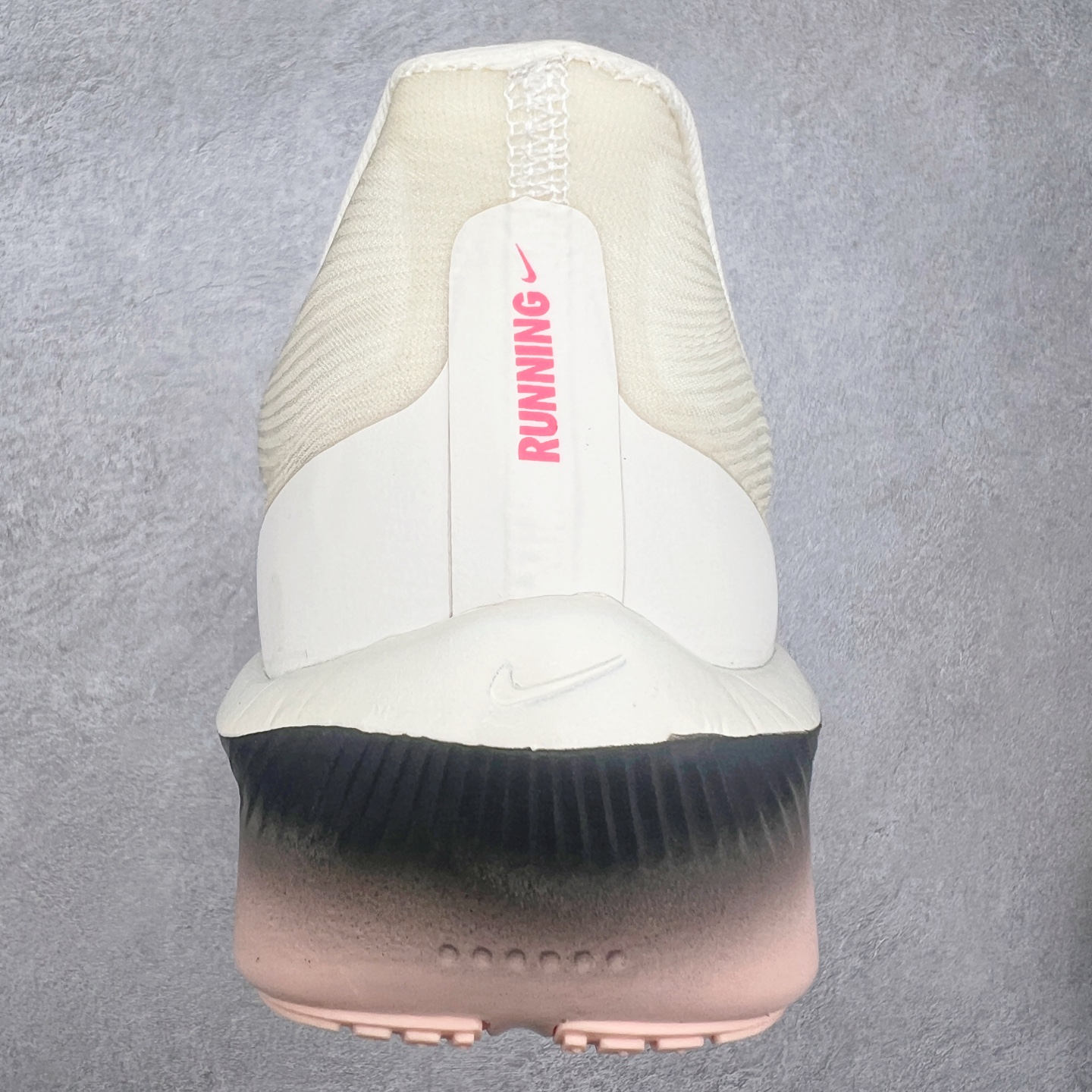 图片[8]-NK ZoomX Invincible Run Flyknit 6 轻量跑鞋 飞织低帮休闲运动慢跑鞋 厚底增高 老爹鞋 此鞋专为短跑运动员而生 是为 5 至 10 公里距离的赛事和训练打造 整体设计采用流线型的轻质工程网眼材质构成鞋面 并与其他 Running 旗舰鞋款同样搭载全脚掌 ZoomX 缓冲中底 搭配 Pebax 物料与橡胶外底 ZoomX StreakFly 首发配色以Prototype呈现 其灵感是来自开发期间的磨损测试 透过编号的标记与内侧的预期跑步距离突出研发过程 货号： FN8455-102 尺码：36 36.5 37.5 38 38.5 39 40 40.5 41 42 42.5 43 44 45-选品中心