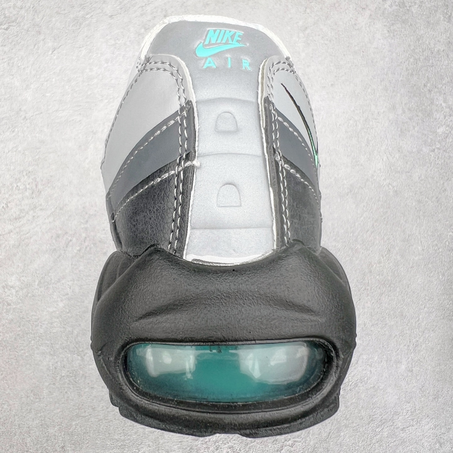 图片[8]-＃MX版 NK Air Max 95 复古减震气垫跑鞋 经典重温 FM0622-003 外单专供大厂出品 品质稳定 一百余色 终端操作 鞋款设计灵感源于人体构造 中底设计基于人体的脊柱构造 是整体设计的核心 尼龙孔眼代表了肋骨 而分层式面板和网眼象征着肌肉纤维和肉体组织 Air Max 95采用了两个独立的吹塑成型的Air-Sole单元 并首次在前掌使用可视化气垫设计 Swoosh logo夜当作一个 点符号放在了鞋子的后帮位置 20年的发展让 AIR MAX 95有了不同的故事 20年后再度面向世人的时候 焕然一新的面貌 让人有了另外一种清新脱俗的感觉 尺码：39 40 40.5 41 42 42.5 43 44 44.5 45 46 47.5 48-选品中心