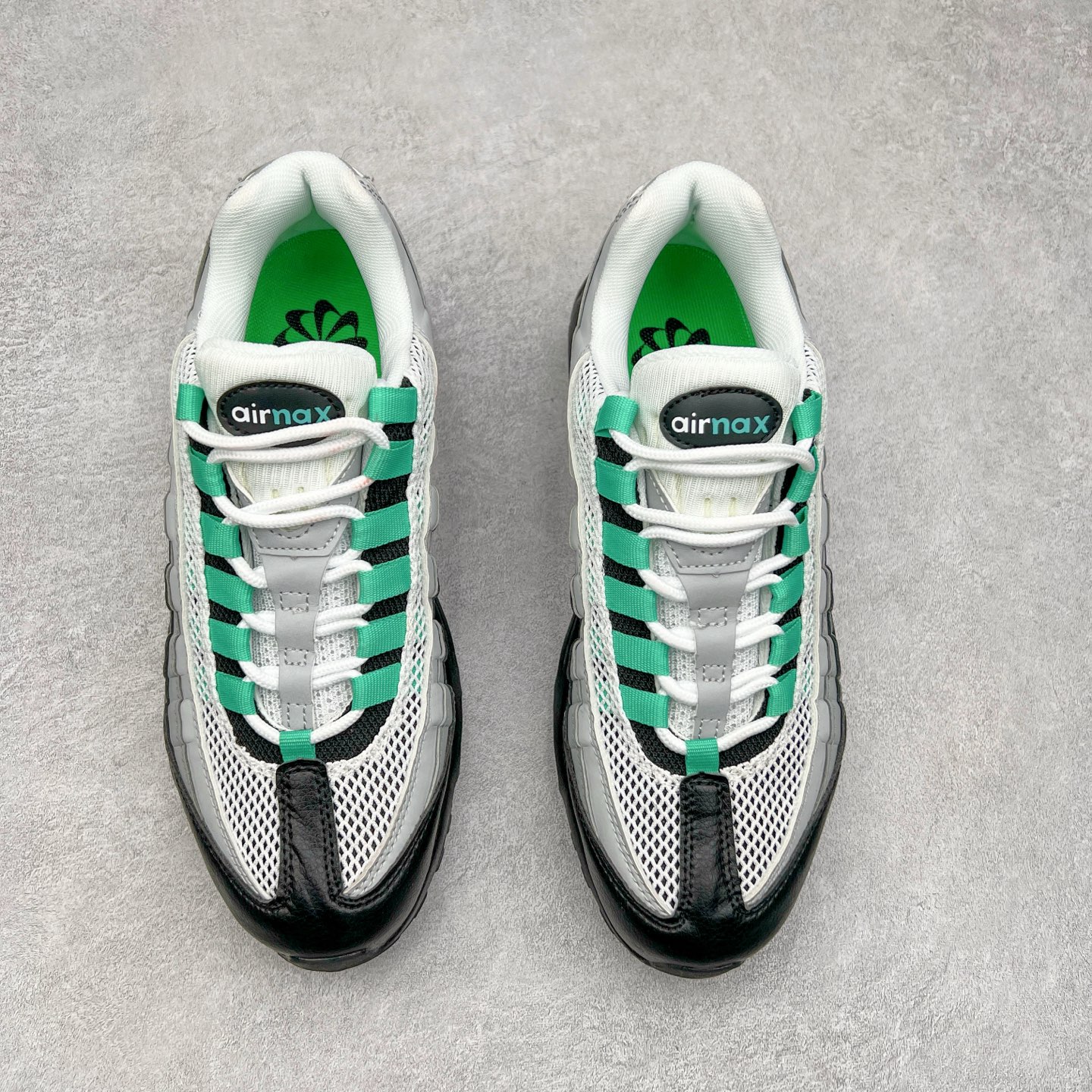 图片[2]-＃MX版 NK Air Max 95 复古减震气垫跑鞋 经典重温 FM0622-003 外单专供大厂出品 品质稳定 一百余色 终端操作 鞋款设计灵感源于人体构造 中底设计基于人体的脊柱构造 是整体设计的核心 尼龙孔眼代表了肋骨 而分层式面板和网眼象征着肌肉纤维和肉体组织 Air Max 95采用了两个独立的吹塑成型的Air-Sole单元 并首次在前掌使用可视化气垫设计 Swoosh logo夜当作一个 点符号放在了鞋子的后帮位置 20年的发展让 AIR MAX 95有了不同的故事 20年后再度面向世人的时候 焕然一新的面貌 让人有了另外一种清新脱俗的感觉 尺码：39 40 40.5 41 42 42.5 43 44 44.5 45 46 47.5 48-选品中心