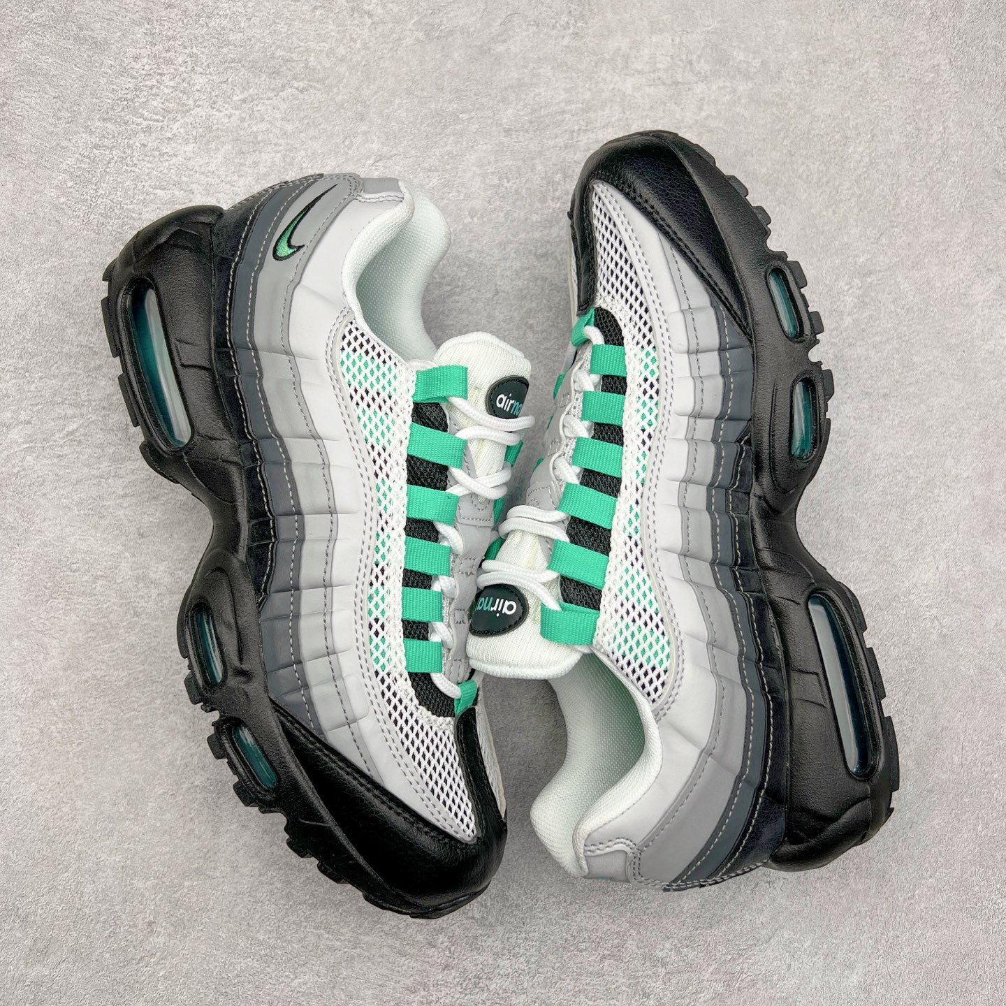 图片[3]-＃MX版 NK Air Max 95 复古减震气垫跑鞋 经典重温 FM0622-003 外单专供大厂出品 品质稳定 一百余色 终端操作 鞋款设计灵感源于人体构造 中底设计基于人体的脊柱构造 是整体设计的核心 尼龙孔眼代表了肋骨 而分层式面板和网眼象征着肌肉纤维和肉体组织 Air Max 95采用了两个独立的吹塑成型的Air-Sole单元 并首次在前掌使用可视化气垫设计 Swoosh logo夜当作一个 点符号放在了鞋子的后帮位置 20年的发展让 AIR MAX 95有了不同的故事 20年后再度面向世人的时候 焕然一新的面貌 让人有了另外一种清新脱俗的感觉 尺码：39 40 40.5 41 42 42.5 43 44 44.5 45 46 47.5 48-选品中心