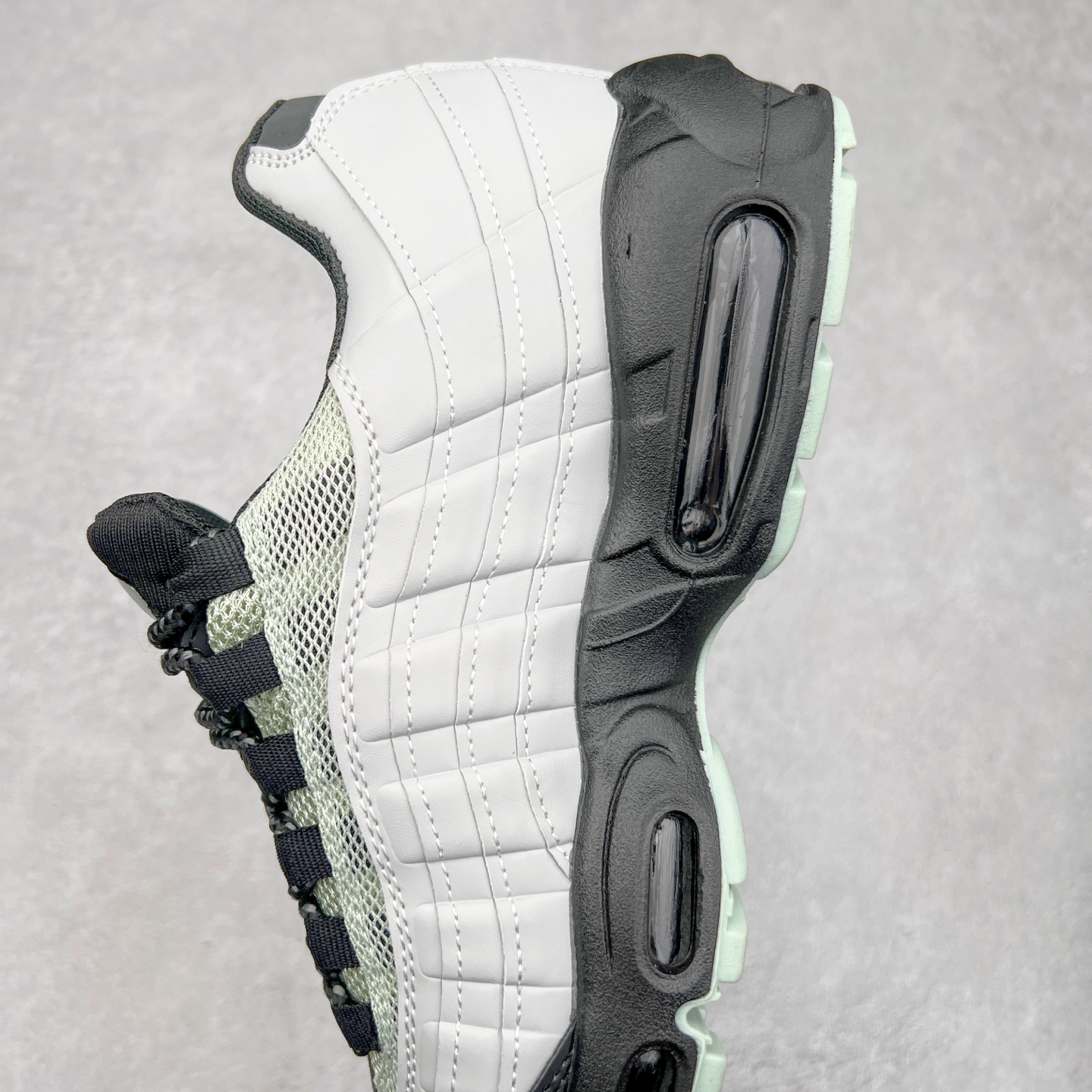 图片[7]-＃MX版 NK Air Max 95 复古减震气垫跑鞋 经典重温 314350-998 外单专供大厂出品 品质稳定 一百余色 终端操作 鞋款设计灵感源于人体构造 中底设计基于人体的脊柱构造 是整体设计的核心 尼龙孔眼代表了肋骨 而分层式面板和网眼象征着肌肉纤维和肉体组织 Air Max 95采用了两个独立的吹塑成型的Air-Sole单元 并首次在前掌使用可视化气垫设计 Swoosh logo夜当作一个 点符号放在了鞋子的后帮位置 20年的发展让 AIR MAX 95有了不同的故事 20年后再度面向世人的时候 焕然一新的面貌 让人有了另外一种清新脱俗的感觉 尺码：39 40 40.5 41 42 42.5 43 44 44.5 45 46 47.5 48-选品中心