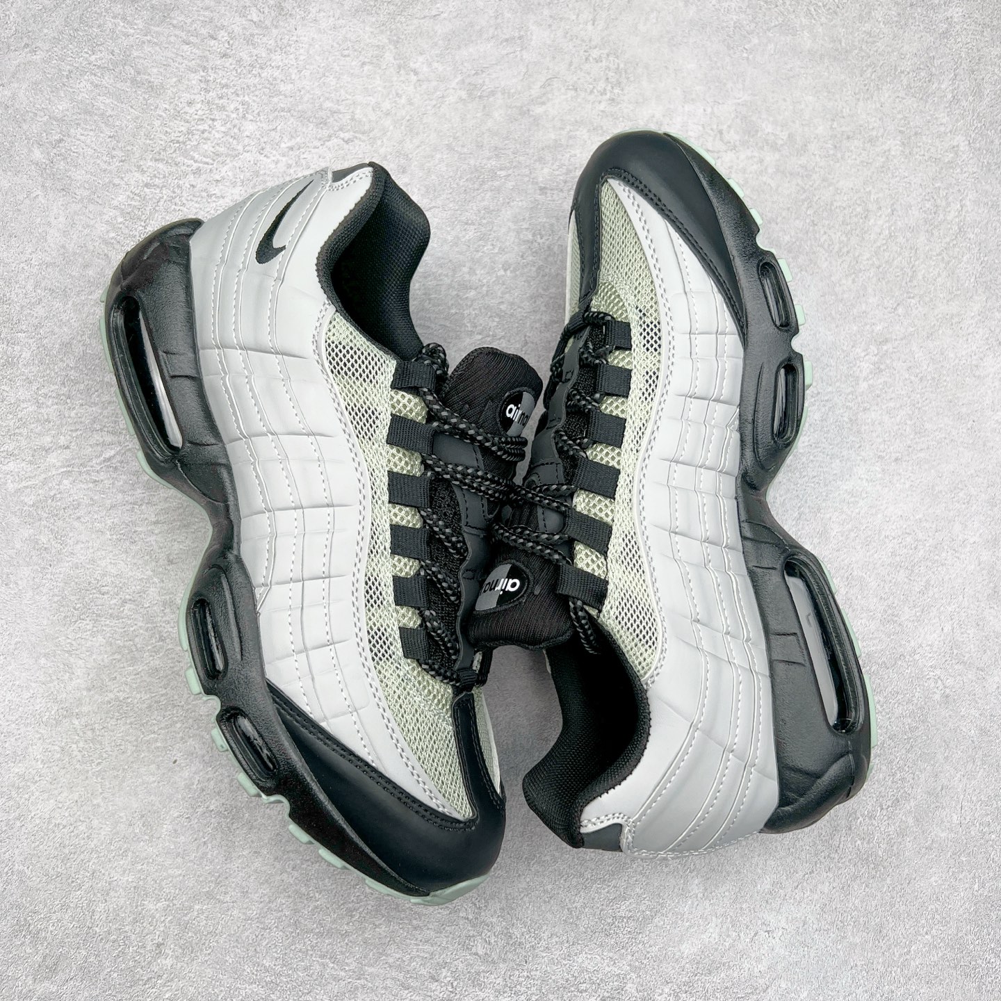 图片[3]-＃MX版 NK Air Max 95 复古减震气垫跑鞋 经典重温 314350-998 外单专供大厂出品 品质稳定 一百余色 终端操作 鞋款设计灵感源于人体构造 中底设计基于人体的脊柱构造 是整体设计的核心 尼龙孔眼代表了肋骨 而分层式面板和网眼象征着肌肉纤维和肉体组织 Air Max 95采用了两个独立的吹塑成型的Air-Sole单元 并首次在前掌使用可视化气垫设计 Swoosh logo夜当作一个 点符号放在了鞋子的后帮位置 20年的发展让 AIR MAX 95有了不同的故事 20年后再度面向世人的时候 焕然一新的面貌 让人有了另外一种清新脱俗的感觉 尺码：39 40 40.5 41 42 42.5 43 44 44.5 45 46 47.5 48-选品中心