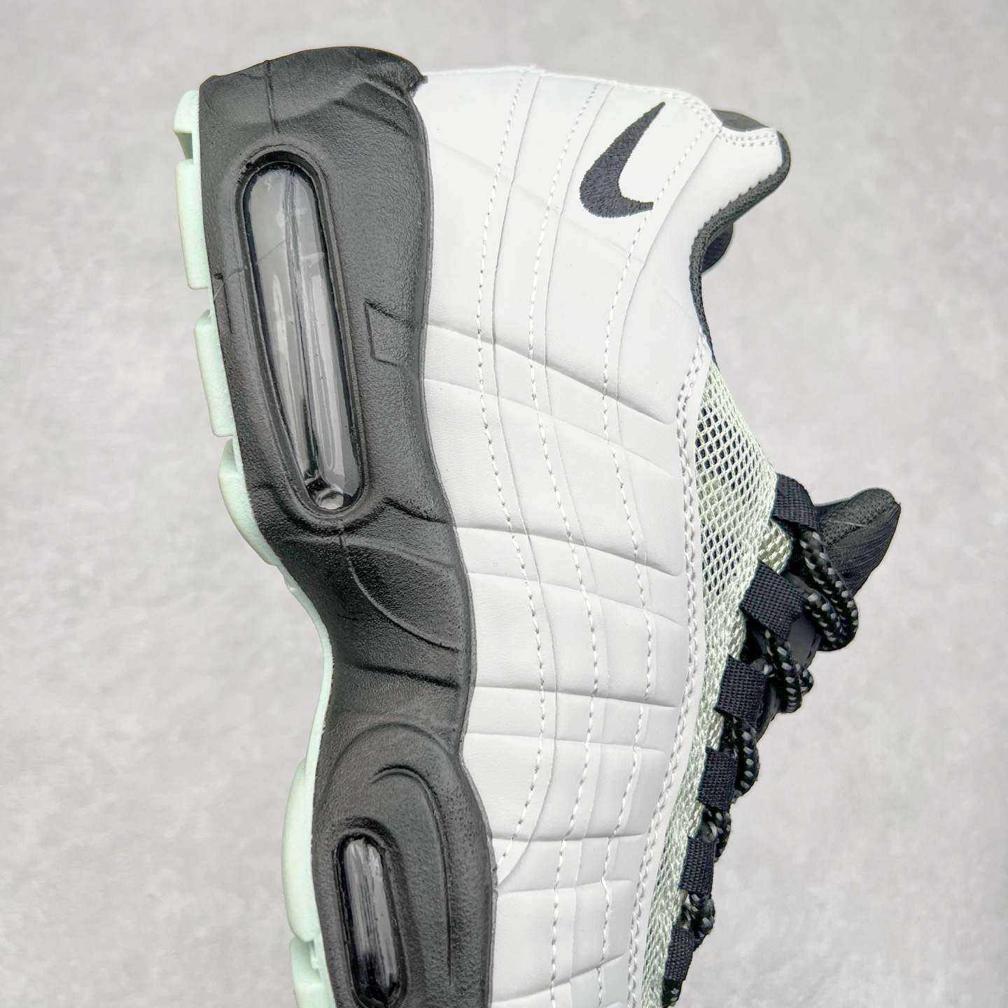 图片[6]-＃MX版 NK Air Max 95 复古减震气垫跑鞋 经典重温 314350-998 外单专供大厂出品 品质稳定 一百余色 终端操作 鞋款设计灵感源于人体构造 中底设计基于人体的脊柱构造 是整体设计的核心 尼龙孔眼代表了肋骨 而分层式面板和网眼象征着肌肉纤维和肉体组织 Air Max 95采用了两个独立的吹塑成型的Air-Sole单元 并首次在前掌使用可视化气垫设计 Swoosh logo夜当作一个 点符号放在了鞋子的后帮位置 20年的发展让 AIR MAX 95有了不同的故事 20年后再度面向世人的时候 焕然一新的面貌 让人有了另外一种清新脱俗的感觉 尺码：39 40 40.5 41 42 42.5 43 44 44.5 45 46 47.5 48-选品中心