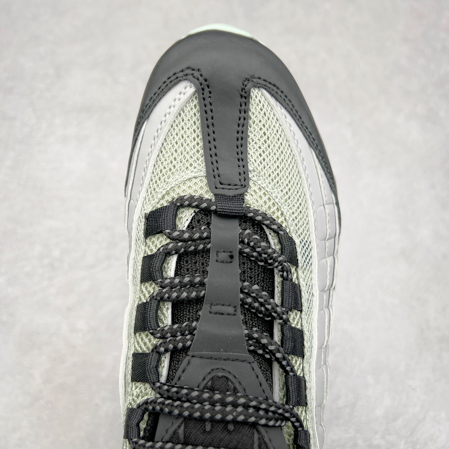 图片[4]-＃MX版 NK Air Max 95 复古减震气垫跑鞋 经典重温 314350-998 外单专供大厂出品 品质稳定 一百余色 终端操作 鞋款设计灵感源于人体构造 中底设计基于人体的脊柱构造 是整体设计的核心 尼龙孔眼代表了肋骨 而分层式面板和网眼象征着肌肉纤维和肉体组织 Air Max 95采用了两个独立的吹塑成型的Air-Sole单元 并首次在前掌使用可视化气垫设计 Swoosh logo夜当作一个 点符号放在了鞋子的后帮位置 20年的发展让 AIR MAX 95有了不同的故事 20年后再度面向世人的时候 焕然一新的面貌 让人有了另外一种清新脱俗的感觉 尺码：39 40 40.5 41 42 42.5 43 44 44.5 45 46 47.5 48-选品中心