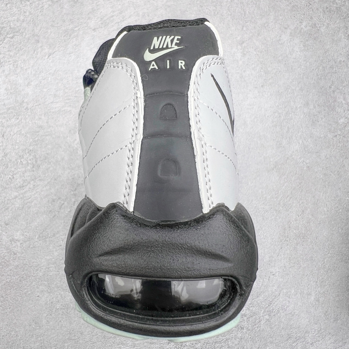 图片[8]-＃MX版 NK Air Max 95 复古减震气垫跑鞋 经典重温 314350-998 外单专供大厂出品 品质稳定 一百余色 终端操作 鞋款设计灵感源于人体构造 中底设计基于人体的脊柱构造 是整体设计的核心 尼龙孔眼代表了肋骨 而分层式面板和网眼象征着肌肉纤维和肉体组织 Air Max 95采用了两个独立的吹塑成型的Air-Sole单元 并首次在前掌使用可视化气垫设计 Swoosh logo夜当作一个 点符号放在了鞋子的后帮位置 20年的发展让 AIR MAX 95有了不同的故事 20年后再度面向世人的时候 焕然一新的面貌 让人有了另外一种清新脱俗的感觉 尺码：39 40 40.5 41 42 42.5 43 44 44.5 45 46 47.5 48-选品中心