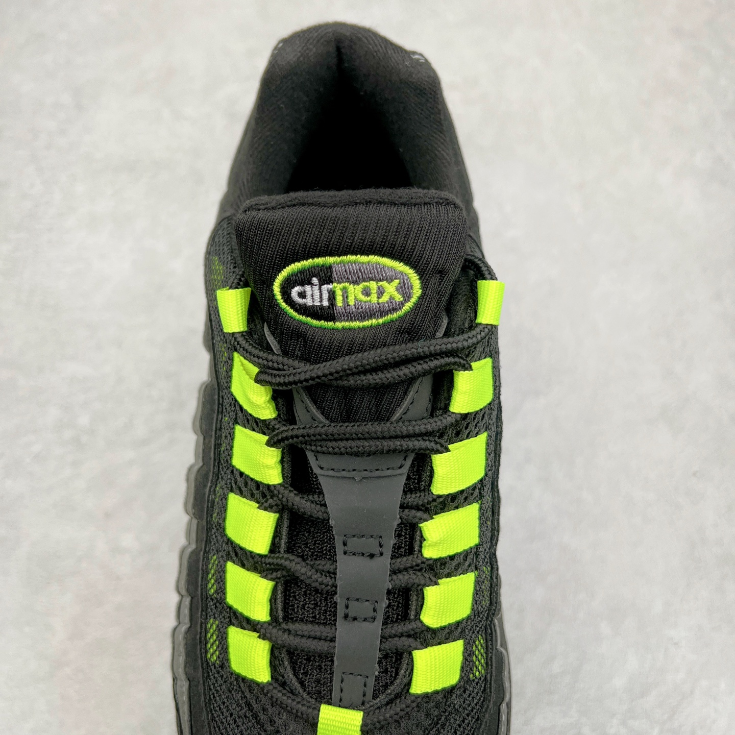 图片[5]-＃MX版 NK Air Max 95 复古减震气垫跑鞋 经典重温 FV4710-001 外单专供大厂出品 品质稳定 一百余色 终端操作 鞋款设计灵感源于人体构造 中底设计基于人体的脊柱构造 是整体设计的核心 尼龙孔眼代表了肋骨 而分层式面板和网眼象征着肌肉纤维和肉体组织 Air Max 95采用了两个独立的吹塑成型的Air-Sole单元 并首次在前掌使用可视化气垫设计 Swoosh logo夜当作一个 点符号放在了鞋子的后帮位置 20年的发展让 AIR MAX 95有了不同的故事 20年后再度面向世人的时候 焕然一新的面貌 让人有了另外一种清新脱俗的感觉 尺码：39 40 40.5 41 42 42.5 43 44 44.5 45 46 47.5 48-选品中心