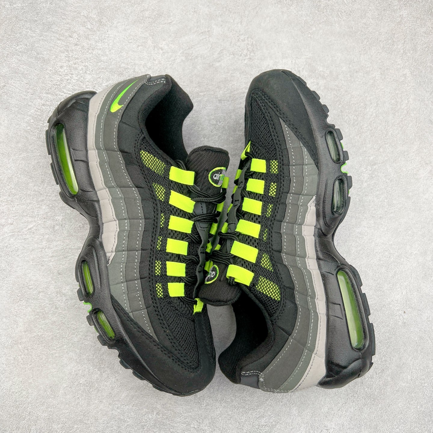 图片[3]-＃MX版 NK Air Max 95 复古减震气垫跑鞋 经典重温 FV4710-001 外单专供大厂出品 品质稳定 一百余色 终端操作 鞋款设计灵感源于人体构造 中底设计基于人体的脊柱构造 是整体设计的核心 尼龙孔眼代表了肋骨 而分层式面板和网眼象征着肌肉纤维和肉体组织 Air Max 95采用了两个独立的吹塑成型的Air-Sole单元 并首次在前掌使用可视化气垫设计 Swoosh logo夜当作一个 点符号放在了鞋子的后帮位置 20年的发展让 AIR MAX 95有了不同的故事 20年后再度面向世人的时候 焕然一新的面貌 让人有了另外一种清新脱俗的感觉 尺码：39 40 40.5 41 42 42.5 43 44 44.5 45 46 47.5 48-选品中心