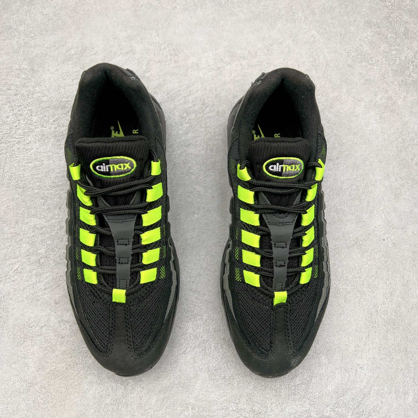 图片[2]-＃MX版 NK Air Max 95 复古减震气垫跑鞋 经典重温 FV4710-001 外单专供大厂出品 品质稳定 一百余色 终端操作 鞋款设计灵感源于人体构造 中底设计基于人体的脊柱构造 是整体设计的核心 尼龙孔眼代表了肋骨 而分层式面板和网眼象征着肌肉纤维和肉体组织 Air Max 95采用了两个独立的吹塑成型的Air-Sole单元 并首次在前掌使用可视化气垫设计 Swoosh logo夜当作一个 点符号放在了鞋子的后帮位置 20年的发展让 AIR MAX 95有了不同的故事 20年后再度面向世人的时候 焕然一新的面貌 让人有了另外一种清新脱俗的感觉 尺码：39 40 40.5 41 42 42.5 43 44 44.5 45 46 47.5 48-选品中心