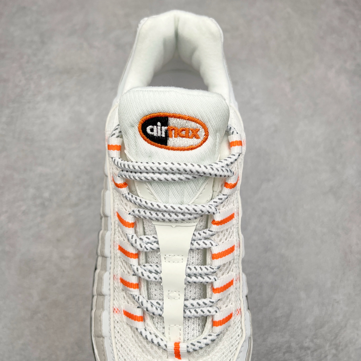 图片[5]-＃MX版 NK Air Max 95 复古减震气垫跑鞋 经典重温 HM0622-002 外单专供大厂出品 品质稳定 一百余色 终端操作 鞋款设计灵感源于人体构造 中底设计基于人体的脊柱构造 是整体设计的核心 尼龙孔眼代表了肋骨 而分层式面板和网眼象征着肌肉纤维和肉体组织 Air Max 95采用了两个独立的吹塑成型的Air-Sole单元 并首次在前掌使用可视化气垫设计 Swoosh logo夜当作一个 点符号放在了鞋子的后帮位置 20年的发展让 AIR MAX 95有了不同的故事 20年后再度面向世人的时候 焕然一新的面貌 让人有了另外一种清新脱俗的感觉 尺码：39 40 40.5 41 42 42.5 43 44 44.5 45 46 47.5 48-选品中心