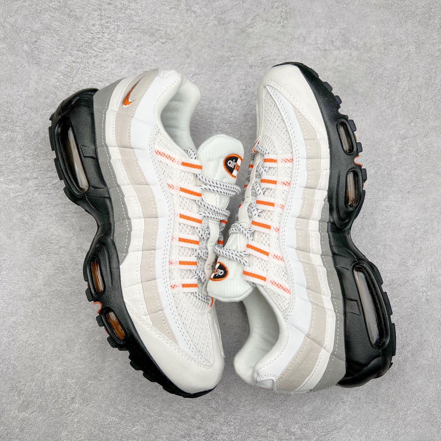 图片[3]-＃MX版 NK Air Max 95 复古减震气垫跑鞋 经典重温 HM0622-002 外单专供大厂出品 品质稳定 一百余色 终端操作 鞋款设计灵感源于人体构造 中底设计基于人体的脊柱构造 是整体设计的核心 尼龙孔眼代表了肋骨 而分层式面板和网眼象征着肌肉纤维和肉体组织 Air Max 95采用了两个独立的吹塑成型的Air-Sole单元 并首次在前掌使用可视化气垫设计 Swoosh logo夜当作一个 点符号放在了鞋子的后帮位置 20年的发展让 AIR MAX 95有了不同的故事 20年后再度面向世人的时候 焕然一新的面貌 让人有了另外一种清新脱俗的感觉 尺码：39 40 40.5 41 42 42.5 43 44 44.5 45 46 47.5 48-选品中心