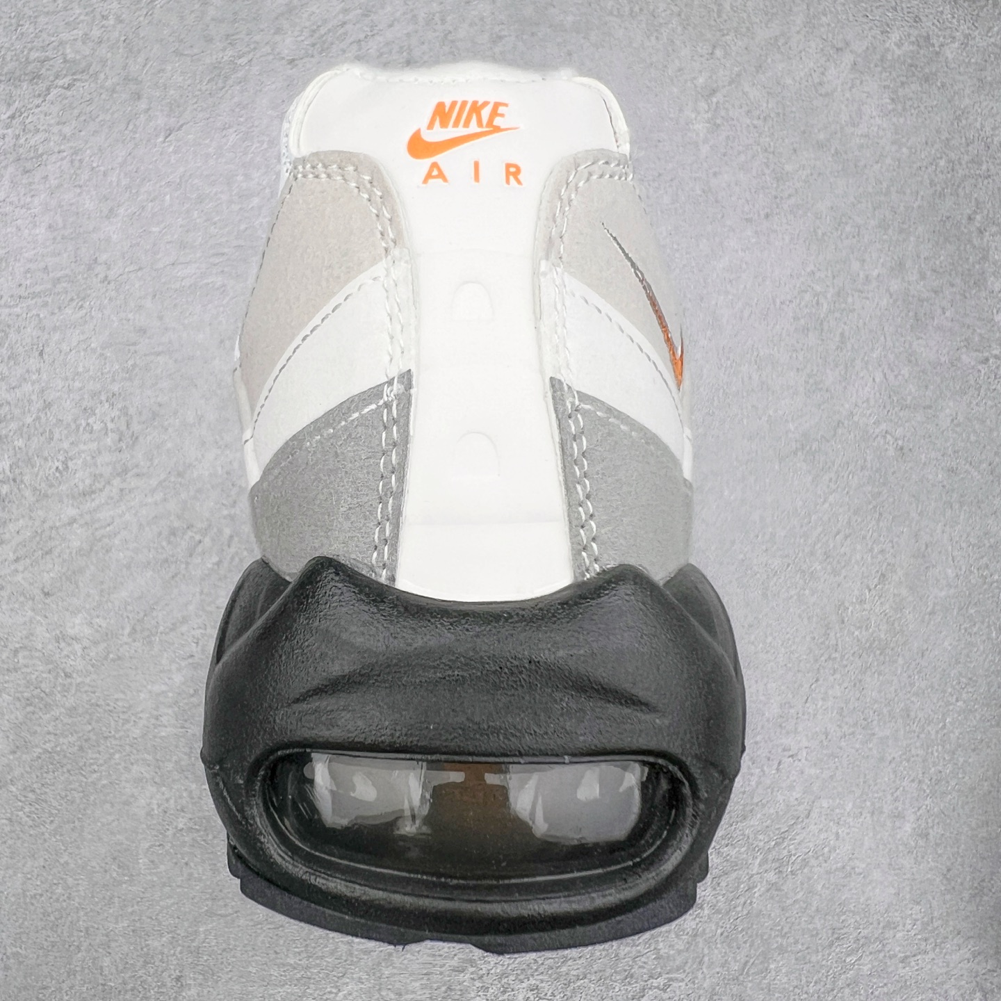 图片[8]-＃MX版 NK Air Max 95 复古减震气垫跑鞋 经典重温 HM0622-002 外单专供大厂出品 品质稳定 一百余色 终端操作 鞋款设计灵感源于人体构造 中底设计基于人体的脊柱构造 是整体设计的核心 尼龙孔眼代表了肋骨 而分层式面板和网眼象征着肌肉纤维和肉体组织 Air Max 95采用了两个独立的吹塑成型的Air-Sole单元 并首次在前掌使用可视化气垫设计 Swoosh logo夜当作一个 点符号放在了鞋子的后帮位置 20年的发展让 AIR MAX 95有了不同的故事 20年后再度面向世人的时候 焕然一新的面貌 让人有了另外一种清新脱俗的感觉 尺码：39 40 40.5 41 42 42.5 43 44 44.5 45 46 47.5 48-选品中心