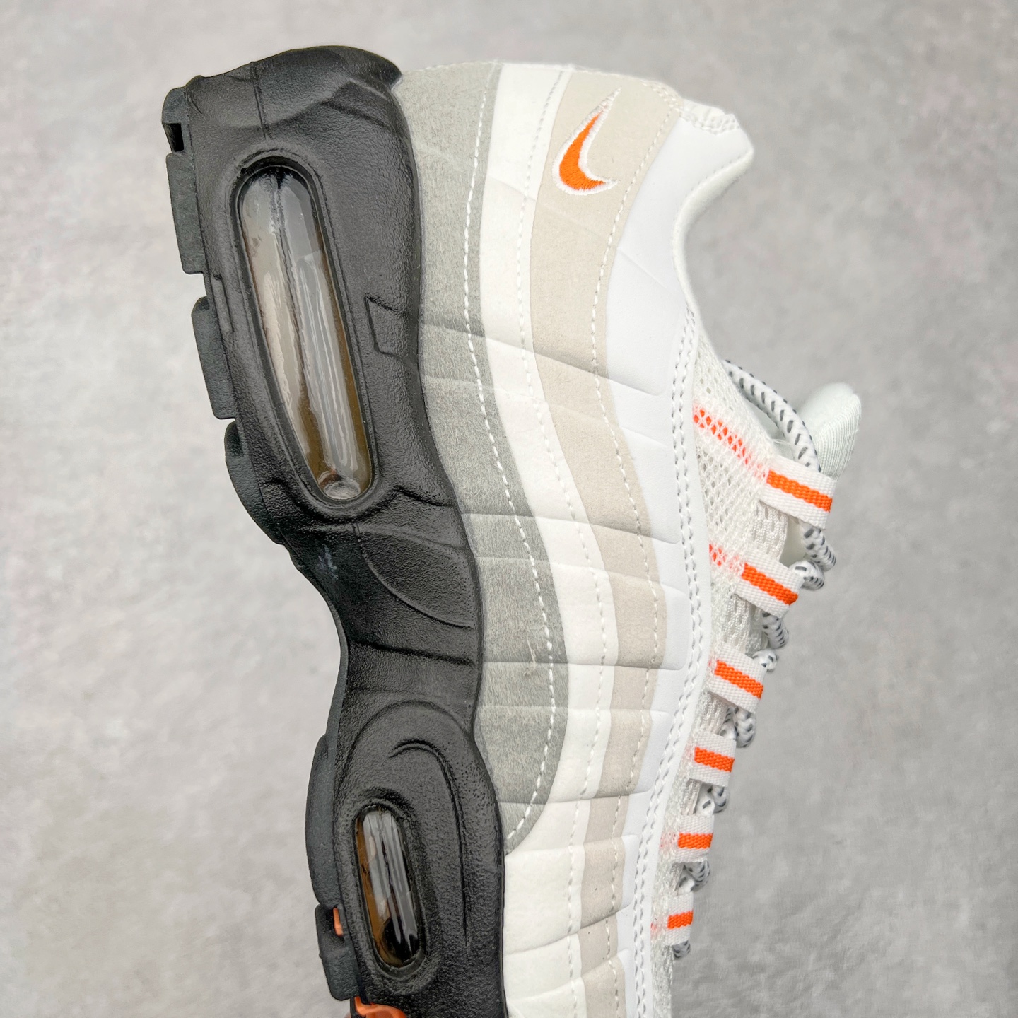 图片[6]-＃MX版 NK Air Max 95 复古减震气垫跑鞋 经典重温 HM0622-002 外单专供大厂出品 品质稳定 一百余色 终端操作 鞋款设计灵感源于人体构造 中底设计基于人体的脊柱构造 是整体设计的核心 尼龙孔眼代表了肋骨 而分层式面板和网眼象征着肌肉纤维和肉体组织 Air Max 95采用了两个独立的吹塑成型的Air-Sole单元 并首次在前掌使用可视化气垫设计 Swoosh logo夜当作一个 点符号放在了鞋子的后帮位置 20年的发展让 AIR MAX 95有了不同的故事 20年后再度面向世人的时候 焕然一新的面貌 让人有了另外一种清新脱俗的感觉 尺码：39 40 40.5 41 42 42.5 43 44 44.5 45 46 47.5 48-选品中心