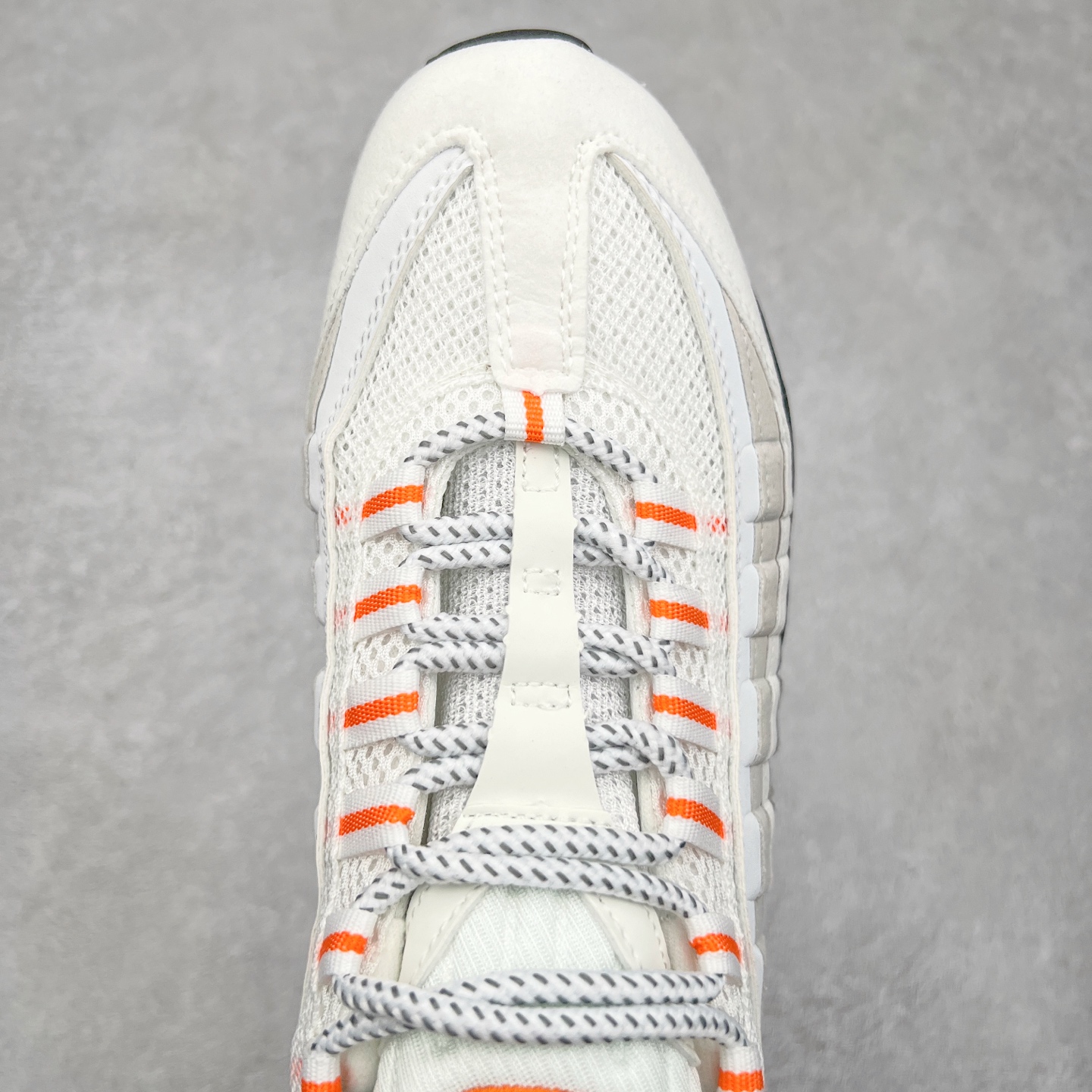 图片[4]-＃MX版 NK Air Max 95 复古减震气垫跑鞋 经典重温 HM0622-002 外单专供大厂出品 品质稳定 一百余色 终端操作 鞋款设计灵感源于人体构造 中底设计基于人体的脊柱构造 是整体设计的核心 尼龙孔眼代表了肋骨 而分层式面板和网眼象征着肌肉纤维和肉体组织 Air Max 95采用了两个独立的吹塑成型的Air-Sole单元 并首次在前掌使用可视化气垫设计 Swoosh logo夜当作一个 点符号放在了鞋子的后帮位置 20年的发展让 AIR MAX 95有了不同的故事 20年后再度面向世人的时候 焕然一新的面貌 让人有了另外一种清新脱俗的感觉 尺码：39 40 40.5 41 42 42.5 43 44 44.5 45 46 47.5 48-选品中心