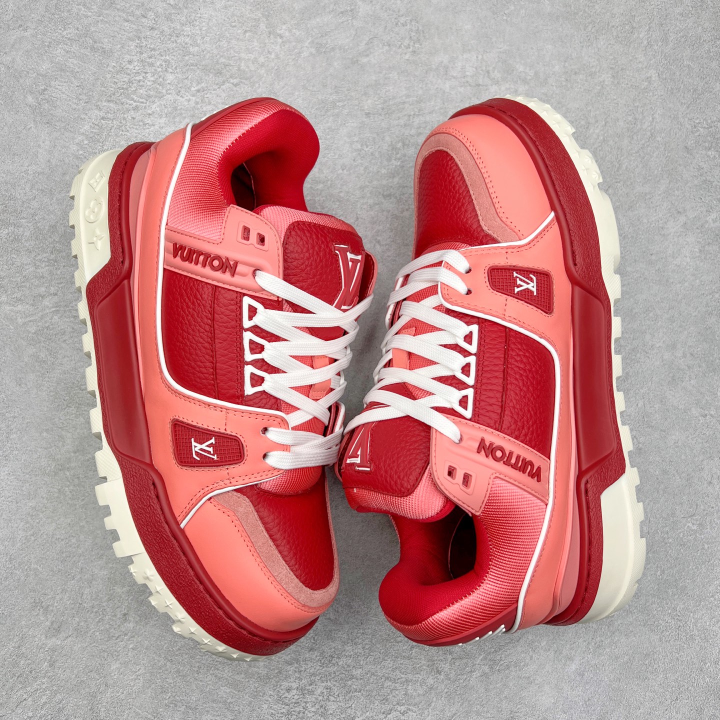 图片[3]-lv Trainer Maxi 小胖丁系列面包鞋 驴牌23S时尚走秀款 原版购入开发历时半年开发打造 原版完美楦型 多次调试 达到还原99% 鞋面独家订制细柔小牛皮 厚实织物鞋带 独家私模超轻TPU大底 原配扣子串珠 正确原装黄色鞋盒 正确中底印花 鞋面印花3D高频深度立体 全鞋电脑针车 紧密相连 针距密度一致 皮面裁剪部位 统一油边封口工艺 备受瞩目火热面包鞋再次拉满流量 各地网红上脚 立体饱满的彩色面包鞋身 超大版型重新诠释了 Virgil Abloh大热lv运动时装鞋 完美增高5CM Size 36 37 38 39 40 41 42 43 44 45-选品中心