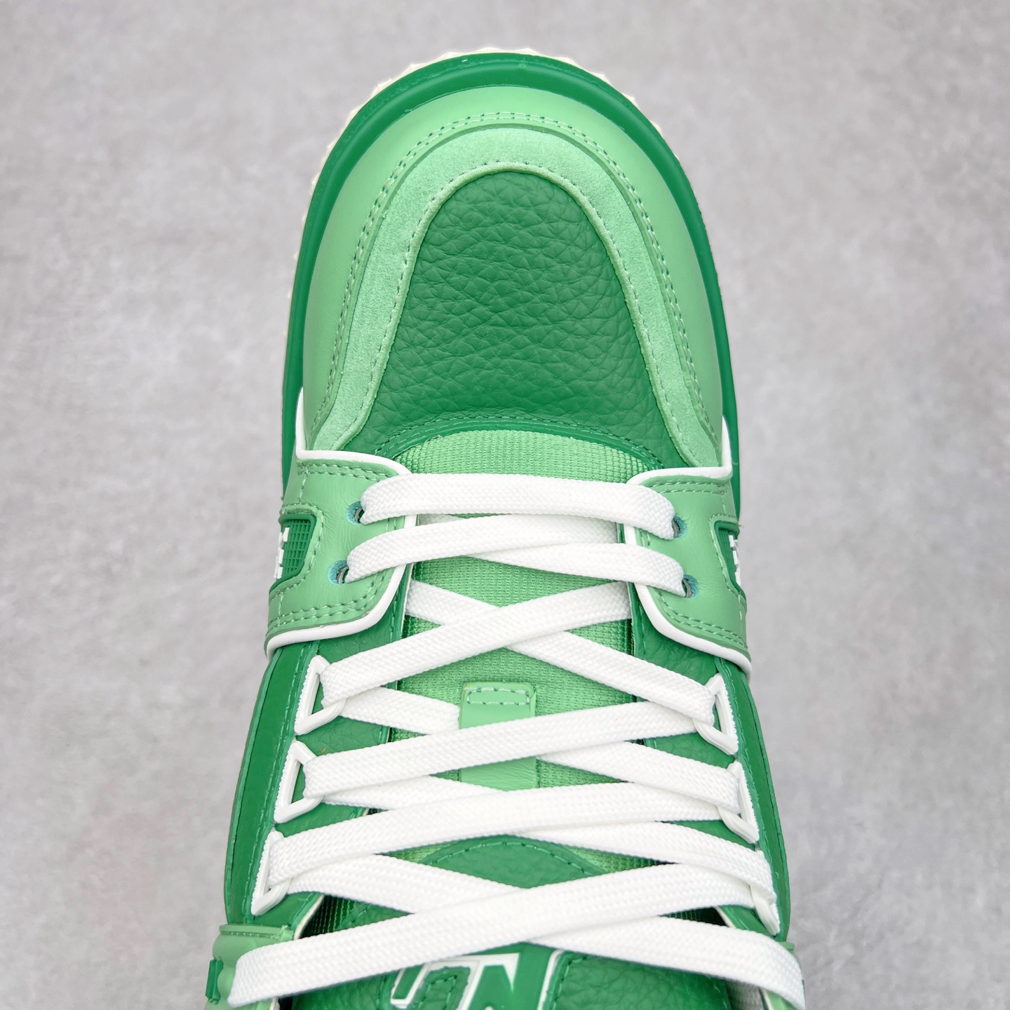 图片[4]-lv Trainer Maxi 小胖丁系列面包鞋 驴牌23S时尚走秀款 原版购入开发历时半年开发打造 原版完美楦型 多次调试 达到还原99% 鞋面独家订制细柔小牛皮 厚实织物鞋带 独家私模超轻TPU大底 原配扣子串珠 正确原装黄色鞋盒 正确中底印花 鞋面印花3D高频深度立体 全鞋电脑针车 紧密相连 针距密度一致 皮面裁剪部位 统一油边封口工艺 备受瞩目火热面包鞋再次拉满流量 各地网红上脚 立体饱满的彩色面包鞋身 超大版型重新诠释了 Virgil Abloh大热lv运动时装鞋 完美增高5CM Size 36 37 38 39 40 41 42 43 44 45-选品中心