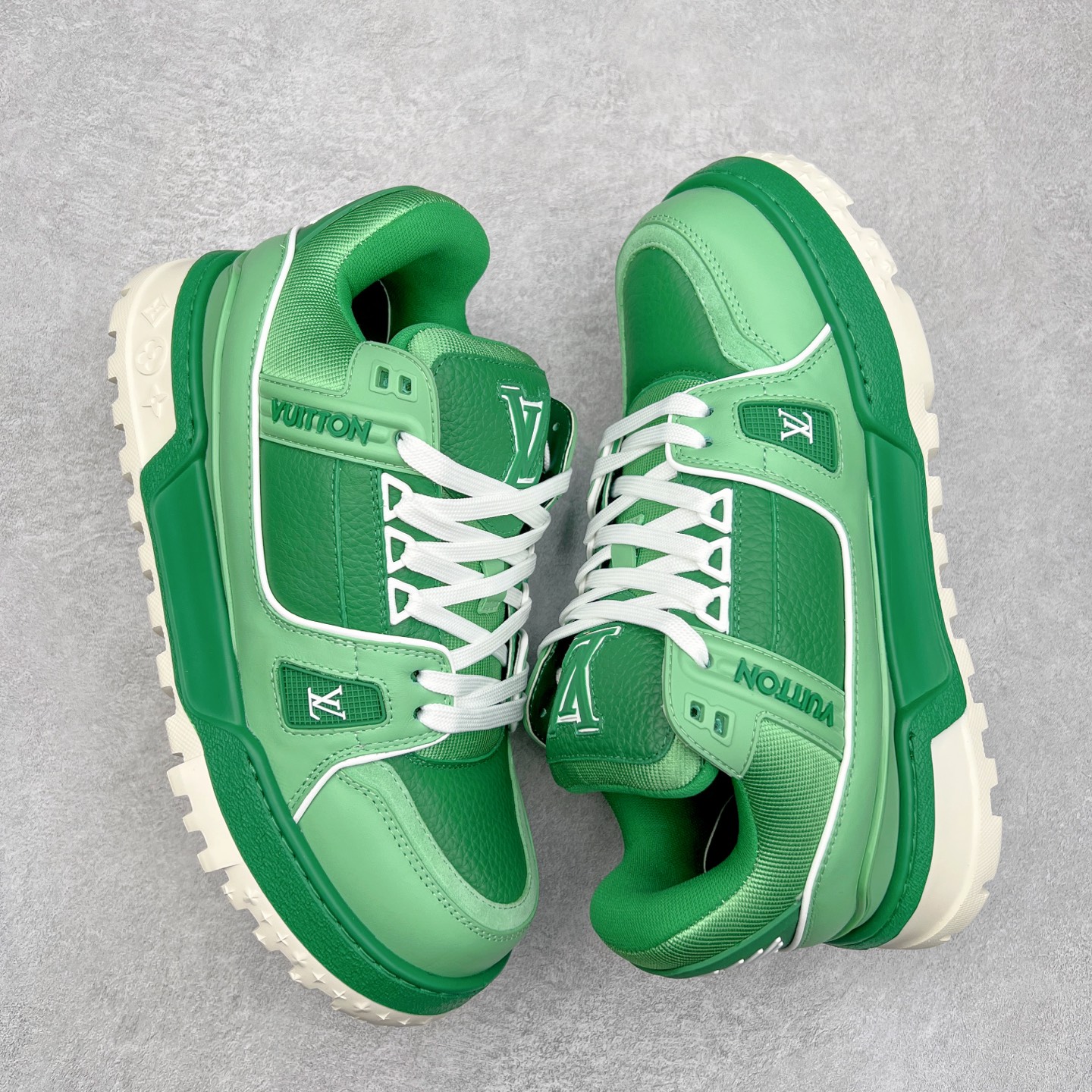 图片[3]-lv Trainer Maxi 小胖丁系列面包鞋 驴牌23S时尚走秀款 原版购入开发历时半年开发打造 原版完美楦型 多次调试 达到还原99% 鞋面独家订制细柔小牛皮 厚实织物鞋带 独家私模超轻TPU大底 原配扣子串珠 正确原装黄色鞋盒 正确中底印花 鞋面印花3D高频深度立体 全鞋电脑针车 紧密相连 针距密度一致 皮面裁剪部位 统一油边封口工艺 备受瞩目火热面包鞋再次拉满流量 各地网红上脚 立体饱满的彩色面包鞋身 超大版型重新诠释了 Virgil Abloh大热lv运动时装鞋 完美增高5CM Size 36 37 38 39 40 41 42 43 44 45-选品中心