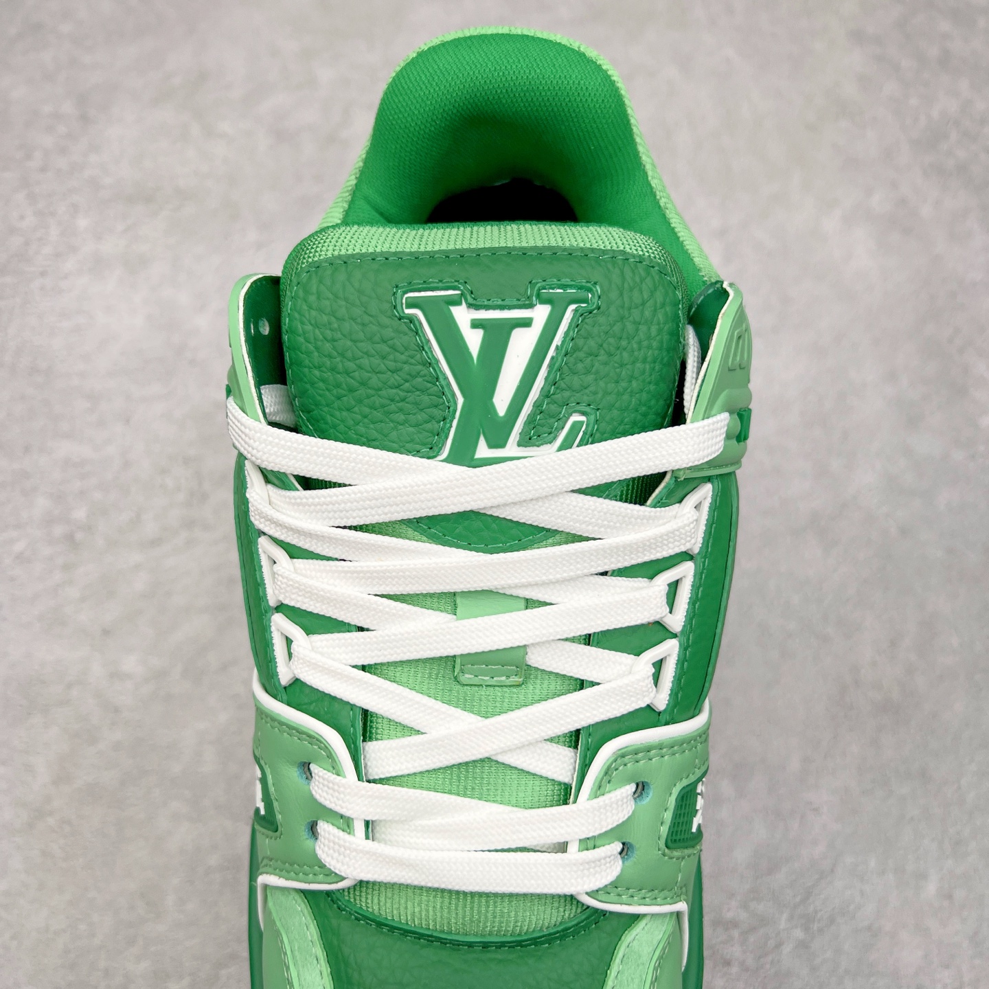 图片[5]-lv Trainer Maxi 小胖丁系列面包鞋 驴牌23S时尚走秀款 原版购入开发历时半年开发打造 原版完美楦型 多次调试 达到还原99% 鞋面独家订制细柔小牛皮 厚实织物鞋带 独家私模超轻TPU大底 原配扣子串珠 正确原装黄色鞋盒 正确中底印花 鞋面印花3D高频深度立体 全鞋电脑针车 紧密相连 针距密度一致 皮面裁剪部位 统一油边封口工艺 备受瞩目火热面包鞋再次拉满流量 各地网红上脚 立体饱满的彩色面包鞋身 超大版型重新诠释了 Virgil Abloh大热lv运动时装鞋 完美增高5CM Size 36 37 38 39 40 41 42 43 44 45-选品中心