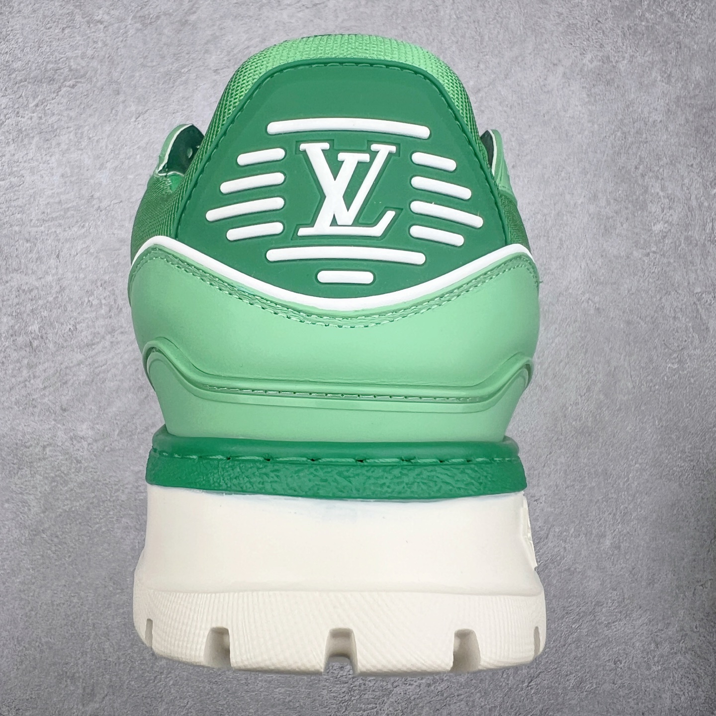 图片[8]-lv Trainer Maxi 小胖丁系列面包鞋 驴牌23S时尚走秀款 原版购入开发历时半年开发打造 原版完美楦型 多次调试 达到还原99% 鞋面独家订制细柔小牛皮 厚实织物鞋带 独家私模超轻TPU大底 原配扣子串珠 正确原装黄色鞋盒 正确中底印花 鞋面印花3D高频深度立体 全鞋电脑针车 紧密相连 针距密度一致 皮面裁剪部位 统一油边封口工艺 备受瞩目火热面包鞋再次拉满流量 各地网红上脚 立体饱满的彩色面包鞋身 超大版型重新诠释了 Virgil Abloh大热lv运动时装鞋 完美增高5CM Size 36 37 38 39 40 41 42 43 44 45-选品中心