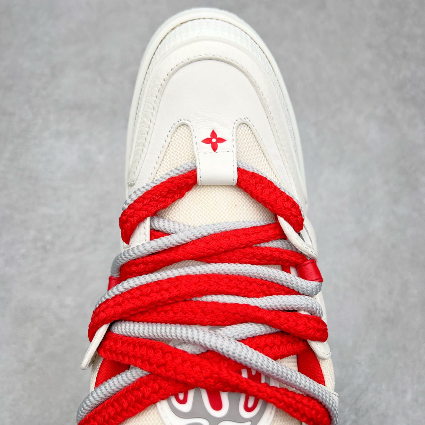 图片[4]-LV SKATE 系带经典时尚板鞋 路易威登 2023 Trainer系列面包鞋 专柜同步上线 小红书种草推荐 原版开模耗时研发 市面顶级版本 高端正确品质独家出货 各方面做工细节完全区别市场版本 原版私模大底 细节质感 无可挑剔 官网一致新版配套包装 区别市面错版 海淘代购版本 配齐专柜全套包装 独家开模外底嵌入胶内垫 穿着舒适！所有细节均和原版一致！尺码：39 40 41 42 43 44 45-选品中心