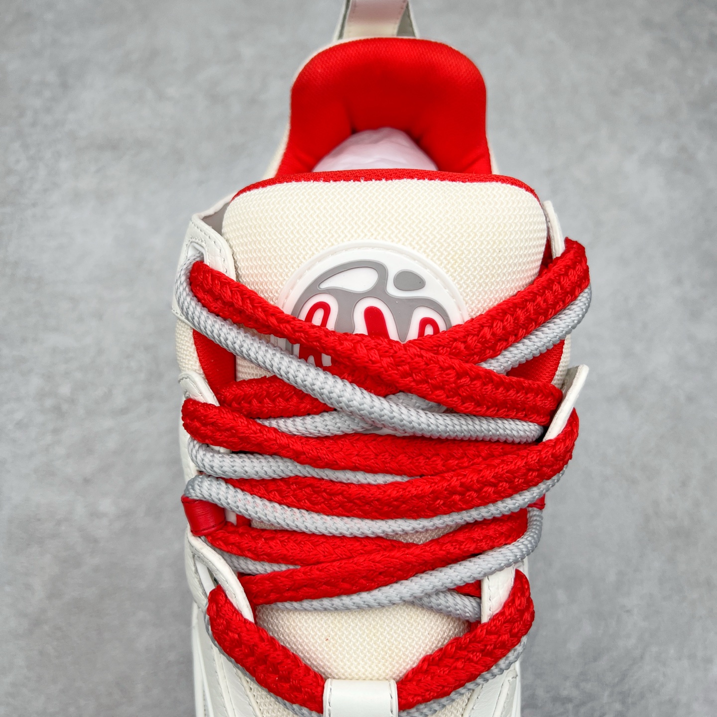 图片[5]-LV SKATE 系带经典时尚板鞋 路易威登 2023 Trainer系列面包鞋 专柜同步上线 小红书种草推荐 原版开模耗时研发 市面顶级版本 高端正确品质独家出货 各方面做工细节完全区别市场版本 原版私模大底 细节质感 无可挑剔 官网一致新版配套包装 区别市面错版 海淘代购版本 配齐专柜全套包装 独家开模外底嵌入胶内垫 穿着舒适！所有细节均和原版一致！尺码：39 40 41 42 43 44 45-选品中心