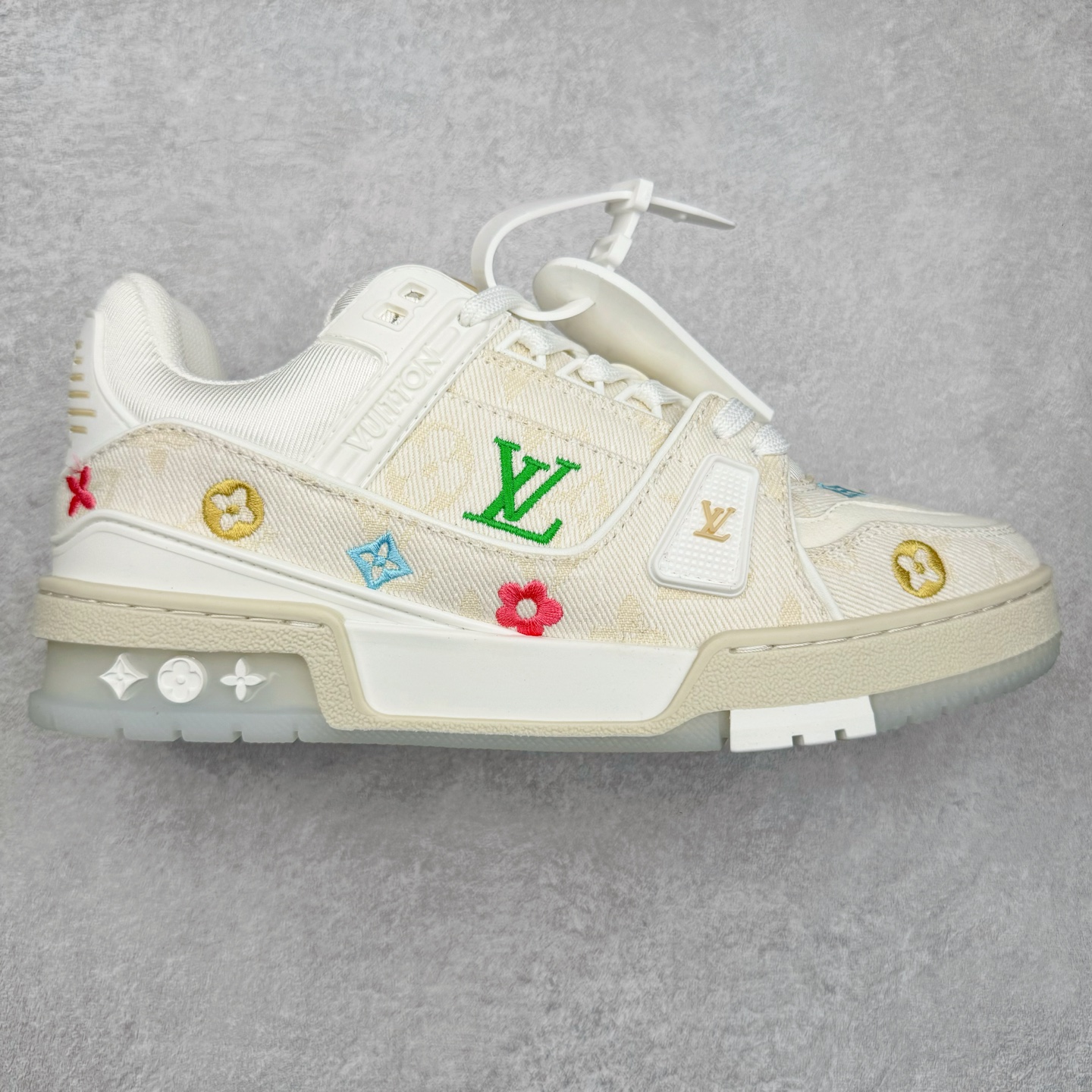 图片[6]-Louis Vuitton Trainer lv时装走秀运动鞋 完美鞋型超高的清洁度 零毛边线头瑕疵 全套原楦原纸版原鞋开模 全网最具灵魂的版型 正确原装黄色鞋盒 正确中底印花 鞋面印花3D高频深度立体 全鞋电脑针车 紧密相连 针距密度一致 环保乳胶注塑鞋垫 厚度脚感还原原版 皮面裁剪部位 统一油边封口工艺 原装橡胶大底含胶量大底组合零偏差 专柜全套包装 防尘袋 说明书 质保卡 男女鞋 尺码：35 36 37 38 39 40 41 42 43 44 45-选品中心