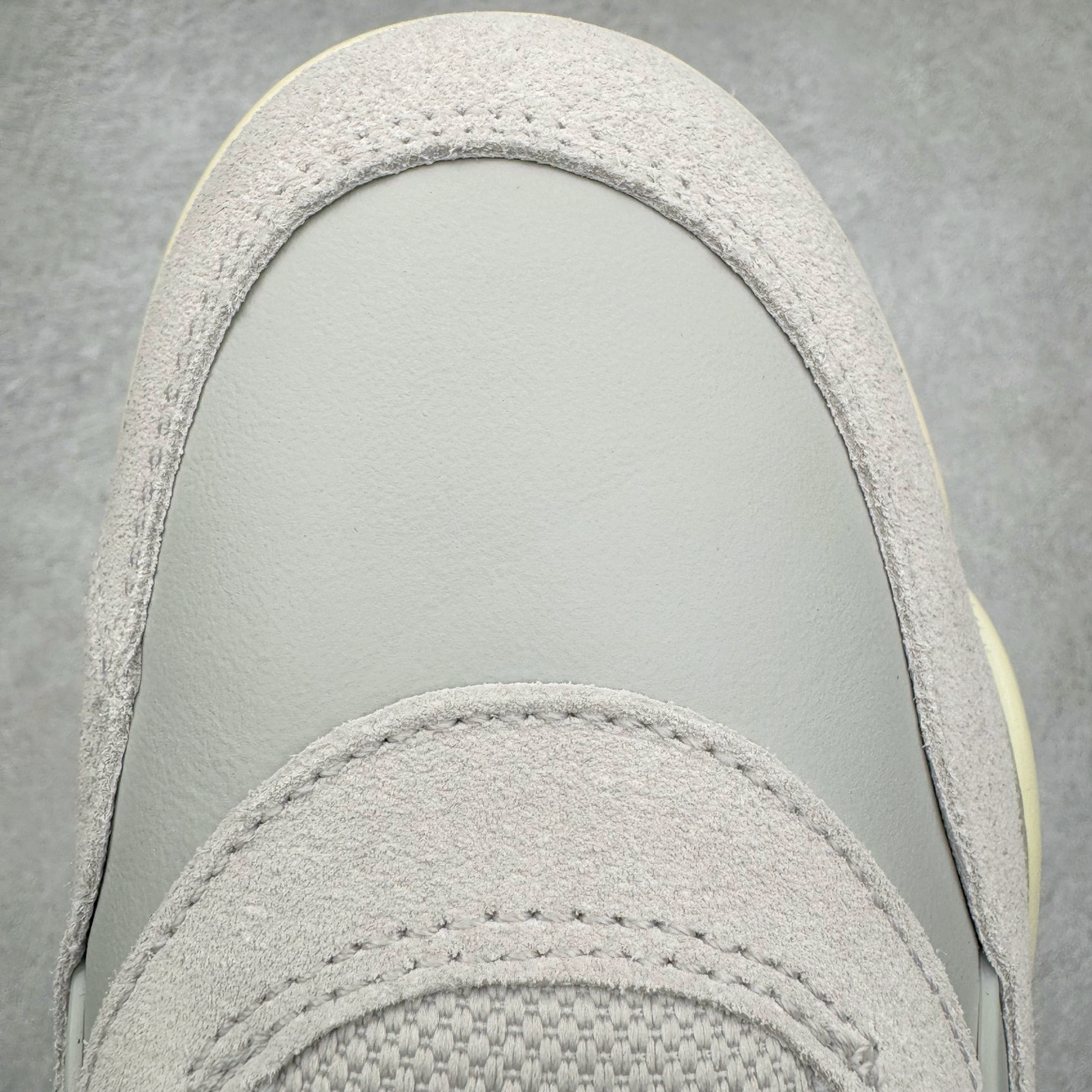 图片[15]-＃KZ纯原 Air Jordan AJ4 RM 重制版低帮复古篮球鞋 灰色 FQ7940-001 亲自操刀耗时半年巨作 全套原纸板楦头开发 确保原汁原味 完美呈现版型 一比一鞋头弧度高度鞋身弧度 原厂TPU 正确内里网布 菱角分明不变形无多余毛边 柔软性质感一致于原鞋 原厂织唛标 原厂飞人电绣工艺 尾指中部跳三针 独家绑鞋带手法 印刷中底布 四线拉帮 米色美纹纸贴合固定 进口港宝加持 后跟自然饱满 全鞋荧光划线卡点 追求极致完美 每一双都是工艺品 多重QC质检 超越公司货的品控标准 实实在在的免检产品 采用了低帮的设计 并保留了众多AJ4的经典元素 鞋身以皮革、麂皮材质拼接打造 AJ4经典的TPU材质延伸至后跟 增强鞋款稳定性 而鞋身侧面的网格设计则被取消 尾部的NIKE AIR标志也得到保留 并同时带有飞人logo 中底部分同样搭载了可视AIR气垫 鞋底采用米白色中底和外底呈现 为整个设计收尾 尺码：36 36.5 37.5 38 38.5 39 40 40.5 41 42 42.5 43 44 44.5 45 46 47.5-选品中心