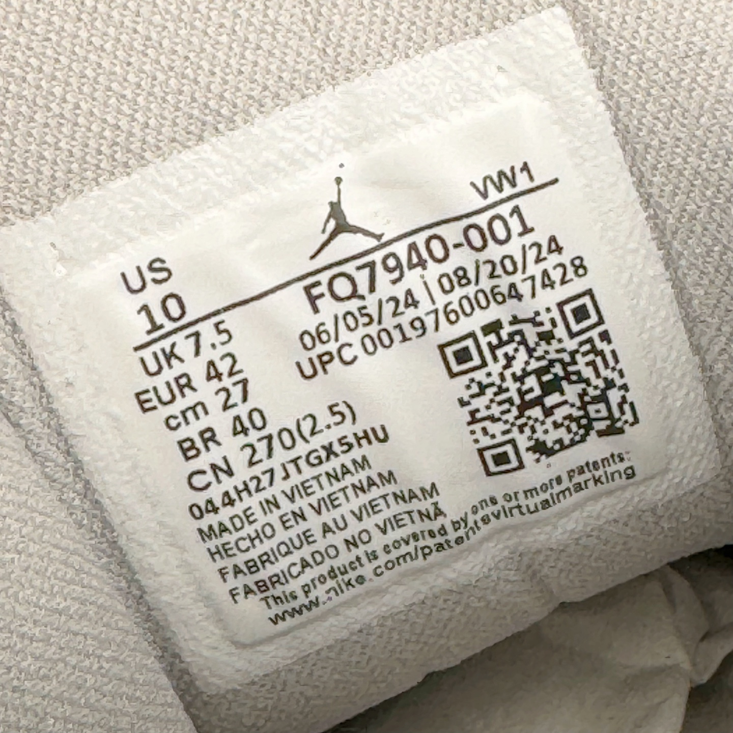 图片[12]-＃KZ纯原 Air Jordan AJ4 RM 重制版低帮复古篮球鞋 灰色 FQ7940-001 亲自操刀耗时半年巨作 全套原纸板楦头开发 确保原汁原味 完美呈现版型 一比一鞋头弧度高度鞋身弧度 原厂TPU 正确内里网布 菱角分明不变形无多余毛边 柔软性质感一致于原鞋 原厂织唛标 原厂飞人电绣工艺 尾指中部跳三针 独家绑鞋带手法 印刷中底布 四线拉帮 米色美纹纸贴合固定 进口港宝加持 后跟自然饱满 全鞋荧光划线卡点 追求极致完美 每一双都是工艺品 多重QC质检 超越公司货的品控标准 实实在在的免检产品 采用了低帮的设计 并保留了众多AJ4的经典元素 鞋身以皮革、麂皮材质拼接打造 AJ4经典的TPU材质延伸至后跟 增强鞋款稳定性 而鞋身侧面的网格设计则被取消 尾部的NIKE AIR标志也得到保留 并同时带有飞人logo 中底部分同样搭载了可视AIR气垫 鞋底采用米白色中底和外底呈现 为整个设计收尾 尺码：36 36.5 37.5 38 38.5 39 40 40.5 41 42 42.5 43 44 44.5 45 46 47.5-选品中心