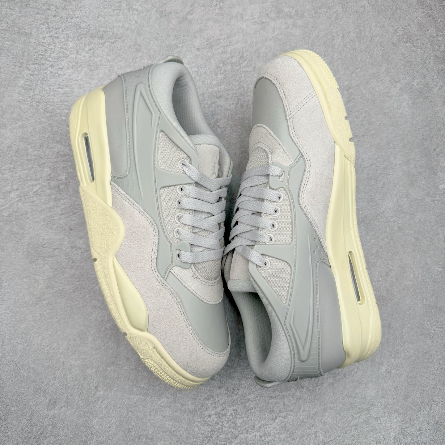 图片[3]-＃KZ纯原 Air Jordan AJ4 RM 重制版低帮复古篮球鞋 灰色 FQ7940-001 亲自操刀耗时半年巨作 全套原纸板楦头开发 确保原汁原味 完美呈现版型 一比一鞋头弧度高度鞋身弧度 原厂TPU 正确内里网布 菱角分明不变形无多余毛边 柔软性质感一致于原鞋 原厂织唛标 原厂飞人电绣工艺 尾指中部跳三针 独家绑鞋带手法 印刷中底布 四线拉帮 米色美纹纸贴合固定 进口港宝加持 后跟自然饱满 全鞋荧光划线卡点 追求极致完美 每一双都是工艺品 多重QC质检 超越公司货的品控标准 实实在在的免检产品 采用了低帮的设计 并保留了众多AJ4的经典元素 鞋身以皮革、麂皮材质拼接打造 AJ4经典的TPU材质延伸至后跟 增强鞋款稳定性 而鞋身侧面的网格设计则被取消 尾部的NIKE AIR标志也得到保留 并同时带有飞人logo 中底部分同样搭载了可视AIR气垫 鞋底采用米白色中底和外底呈现 为整个设计收尾 尺码：36 36.5 37.5 38 38.5 39 40 40.5 41 42 42.5 43 44 44.5 45 46 47.5-选品中心