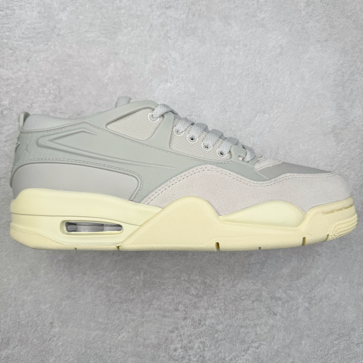 ＃KZ纯原 Air Jordan AJ4 RM 重制版低帮复古篮球鞋 灰色 FQ7940-001 亲自操刀耗时半年巨作 全套原纸板楦头开发 确保原汁原味 完美呈现版型 一比一鞋头弧度高度鞋身弧度 原厂TPU 正确内里网布 菱角分明不变形无多余毛边 柔软性质感一致于原鞋 原厂织唛标 原厂飞人电绣工艺 尾指中部跳三针 独家绑鞋带手法 印刷中底布 四线拉帮 米色美纹纸贴合固定 进口港宝加持 后跟自然饱满 全鞋荧光划线卡点 追求极致完美 每一双都是工艺品 多重QC质检 超越公司货的品控标准 实实在在的免检产品 采用了低帮的设计 并保留了众多AJ4的经典元素 鞋身以皮革、麂皮材质拼接打造 AJ4经典的TPU材质延伸至后跟 增强鞋款稳定性 而鞋身侧面的网格设计则被取消 尾部的NIKE AIR标志也得到保留 并同时带有飞人logo 中底部分同样搭载了可视AIR气垫 鞋底采用米白色中底和外底呈现 为整个设计收尾 尺码：36 36.5 37.5 38 38.5 39 40 40.5 41 42 42.5 43 44 44.5 45 46 47.5-选品中心