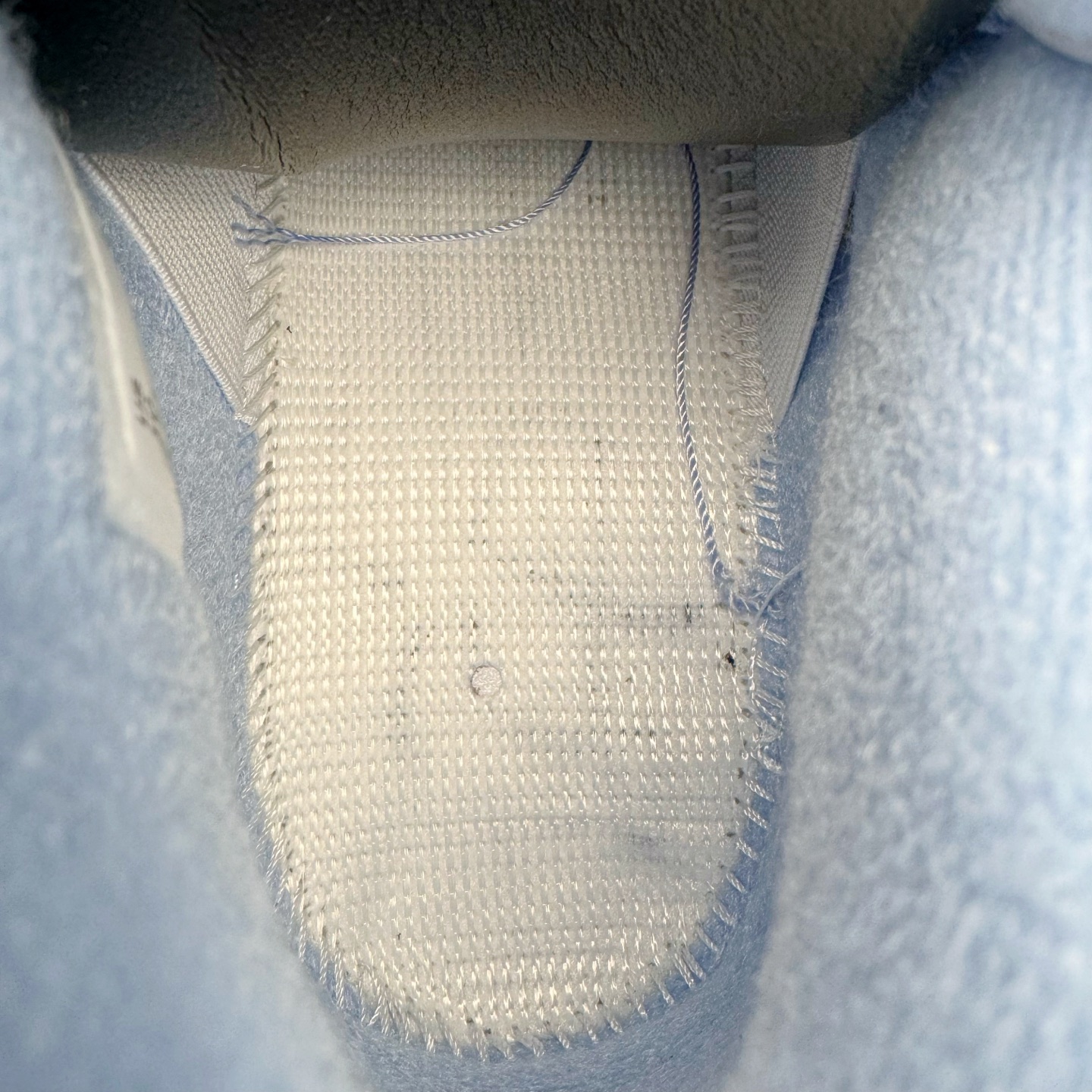 图片[20]-＃KZ神版 Air Jordan AJ4 母亲节 白冰蓝 HV0823-100 独家外贸特供尺码含 45.5 49.5 50.5 国内外口碑最好最推荐的产品 市场中端王者 亲自操刀耗时半年巨作 全套原纸板楦头开发 确保原汁原味 完美呈现四代版型 一比一鞋头弧度高度鞋身弧度 此版本只针对中端市场 皮料材质有所更替 其他数据细节工艺流程均保持一致 绝不口嗨 细节品控鞋型随意秒杀市面3XX 4XX 原厂TPU网格鞋带扣 正确内里网布 菱角分明不变形无多余毛边 柔软性质感一致于原鞋 市场唯一原厂鞋扣模具 背面可见隐藏注塑口 原厂织唛标 原厂飞人电绣工艺 尾指中部跳三针 独家绑鞋带手法 印刷中底布 四线拉帮 米色美纹纸贴合固定 进口港宝加持 后跟自然饱满 全鞋荧光划线卡点 追求极致完美 每一双都是工艺品 多重QC质检 超越公司货的品控标准 实实在在的免检产品 尺码：36 36.5 37.5 38 38.5 39 40 40.5 41 42 42.5 43 44 44.5 45 45.5 46 47.5 48.5 49.5 50.5-选品中心