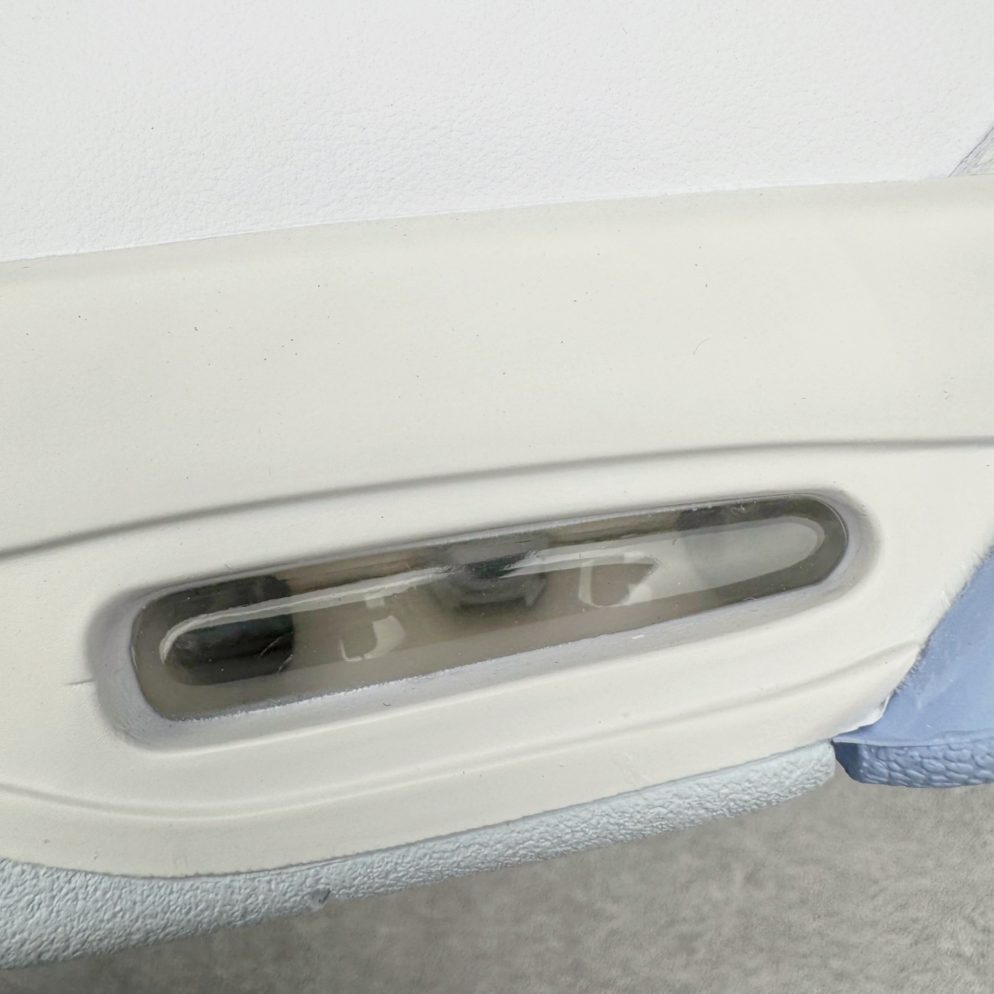 图片[14]-＃KZ神版 Air Jordan AJ4 母亲节 白冰蓝 HV0823-100 独家外贸特供尺码含 45.5 49.5 50.5 国内外口碑最好最推荐的产品 市场中端王者 亲自操刀耗时半年巨作 全套原纸板楦头开发 确保原汁原味 完美呈现四代版型 一比一鞋头弧度高度鞋身弧度 此版本只针对中端市场 皮料材质有所更替 其他数据细节工艺流程均保持一致 绝不口嗨 细节品控鞋型随意秒杀市面3XX 4XX 原厂TPU网格鞋带扣 正确内里网布 菱角分明不变形无多余毛边 柔软性质感一致于原鞋 市场唯一原厂鞋扣模具 背面可见隐藏注塑口 原厂织唛标 原厂飞人电绣工艺 尾指中部跳三针 独家绑鞋带手法 印刷中底布 四线拉帮 米色美纹纸贴合固定 进口港宝加持 后跟自然饱满 全鞋荧光划线卡点 追求极致完美 每一双都是工艺品 多重QC质检 超越公司货的品控标准 实实在在的免检产品 尺码：36 36.5 37.5 38 38.5 39 40 40.5 41 42 42.5 43 44 44.5 45 45.5 46 47.5 48.5 49.5 50.5-选品中心