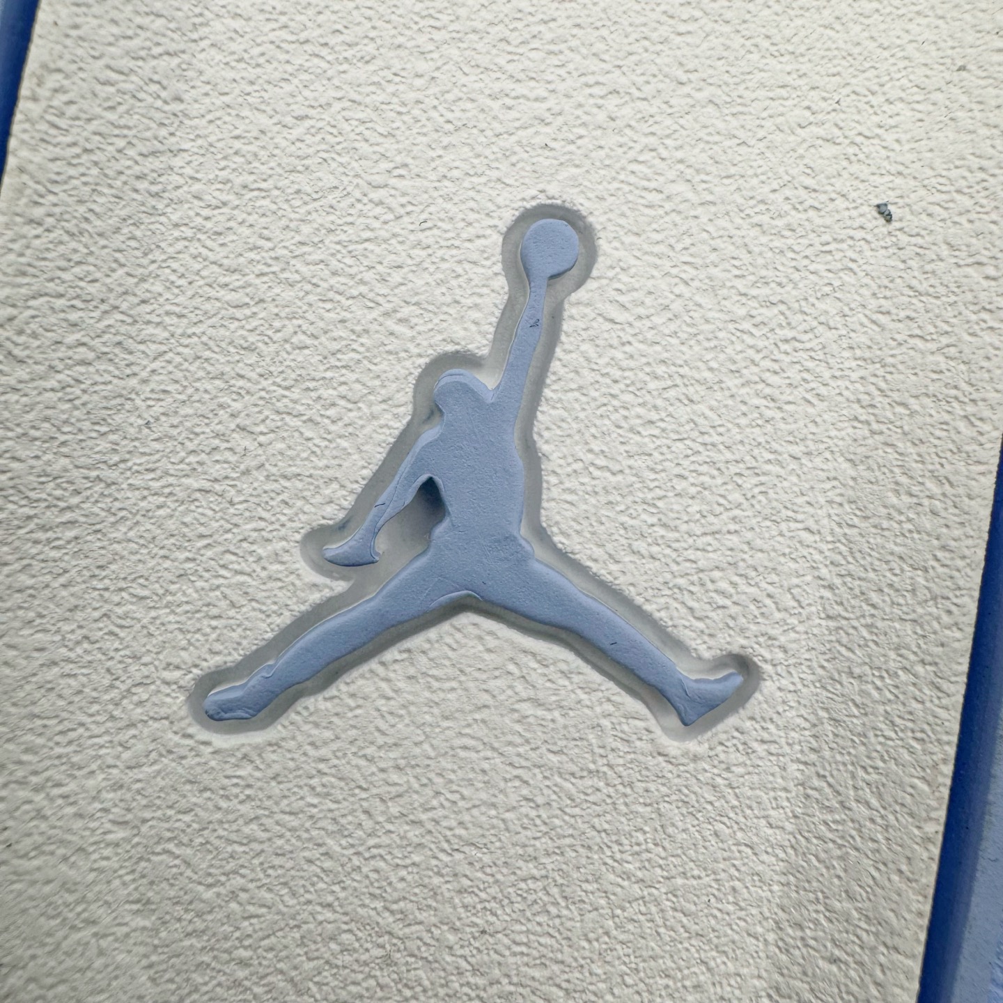 图片[15]-＃KZ神版 Air Jordan AJ4 母亲节 白冰蓝 HV0823-100 独家外贸特供尺码含 45.5 49.5 50.5 国内外口碑最好最推荐的产品 市场中端王者 亲自操刀耗时半年巨作 全套原纸板楦头开发 确保原汁原味 完美呈现四代版型 一比一鞋头弧度高度鞋身弧度 此版本只针对中端市场 皮料材质有所更替 其他数据细节工艺流程均保持一致 绝不口嗨 细节品控鞋型随意秒杀市面3XX 4XX 原厂TPU网格鞋带扣 正确内里网布 菱角分明不变形无多余毛边 柔软性质感一致于原鞋 市场唯一原厂鞋扣模具 背面可见隐藏注塑口 原厂织唛标 原厂飞人电绣工艺 尾指中部跳三针 独家绑鞋带手法 印刷中底布 四线拉帮 米色美纹纸贴合固定 进口港宝加持 后跟自然饱满 全鞋荧光划线卡点 追求极致完美 每一双都是工艺品 多重QC质检 超越公司货的品控标准 实实在在的免检产品 尺码：36 36.5 37.5 38 38.5 39 40 40.5 41 42 42.5 43 44 44.5 45 45.5 46 47.5 48.5 49.5 50.5-选品中心