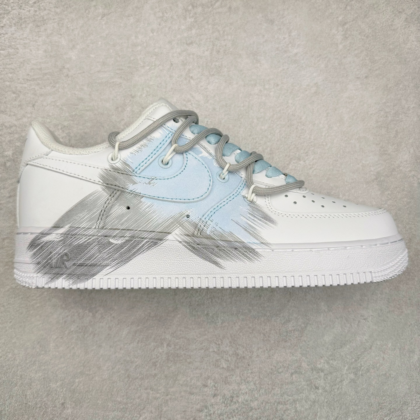 NK Air Force 1´07 Low 空军一号低帮百搭休闲运动板鞋 YY2024-626 柔软、弹性十足的缓震性能和出色的中底设计 横跨复古与现代的外型结合 造就出风靡全球 三十多年的Force 1 直到今天还深受青睐 尺码:36 36.5 37.5 38 38.5 39 40 40.5 41 42 42.5 43 44 44.5 45-选品中心