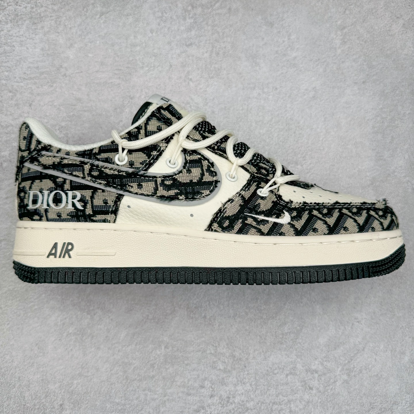 NK Air Force 1´07 Low 空军一号低帮百搭休闲运动板鞋 SJ1198-106 柔软、弹性十足的缓震性能和出色的中底设计 横跨复古与现代的外型结合 造就出风靡全球 三十多年的Force 1 直到今天还深受青睐 尺码:36 36.5 37.5 38 38.5 39 40 40.5 41 42 42.5 43 44 44.5 45-选品中心