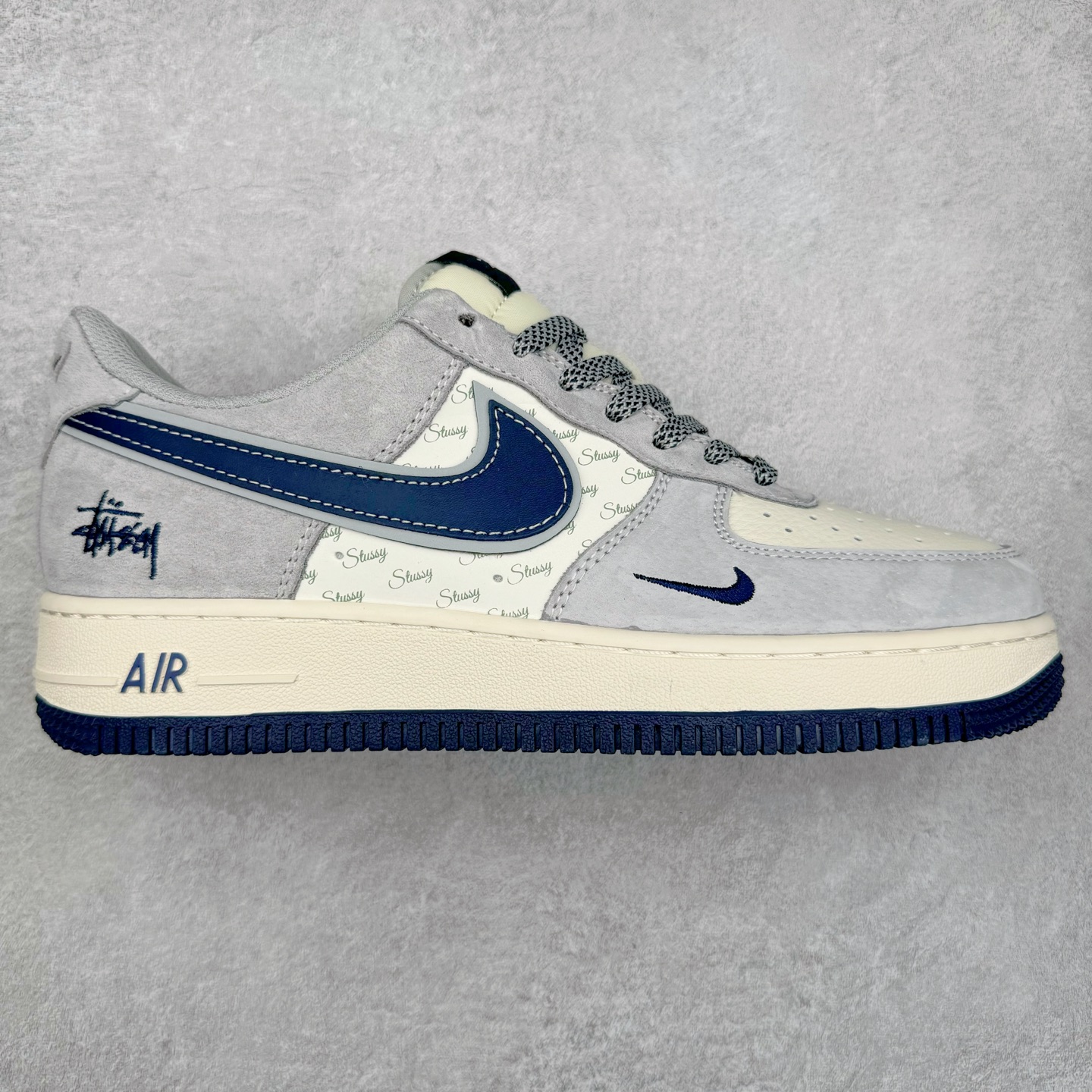 NK Air Force 1´07 Low 空军一号低帮百搭休闲运动板鞋 XZ3318-088 柔软、弹性十足的缓震性能和出色的中底设计 横跨复古与现代的外型结合 造就出风靡全球 三十多年的Force 1 直到今天还深受青睐 尺码：36 36.5 37.5 38 38.5 39 40 40.5 41 42 42.5 43 44 44.5 45-选品中心