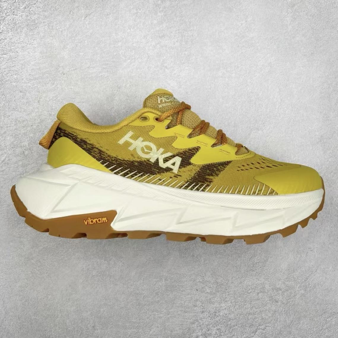 HOKA SKYLINE-FLOAT X 为HOKA首双搭载PeBax推进板的户外登山鞋，为近期大受欢迎的快速登山趋势打造，可同时对应越野跑与快速登山需求。90%蓖麻油提炼制造的Pebax推进版，搭配以甘蔗材质提炼的双密度EVA中底，为登山者带来源源不绝的前进能量。后跟外侧加长的Swallowtail Heel燕尾设计，同时提供上坡有感推进力、下坡步态更顺畅转换的快速登山新体验，适合想尝试轻量化登山，追求快速登山，但希望同时保持支撑推进力的族群。SKYLINE-FLOAT X使用Vibram黄金大底XS Trek复合橡胶成分，兼具耐磨与抓地力，搭配全新设计的5mm大底鞋齿与鞋纹，让克服崎岖地形更轻松，落地更稳定。 尺码：36 36.5 37.5 38 38.5 39 40 40.5 41 42 42.5 43 44 44.5 45-选品中心