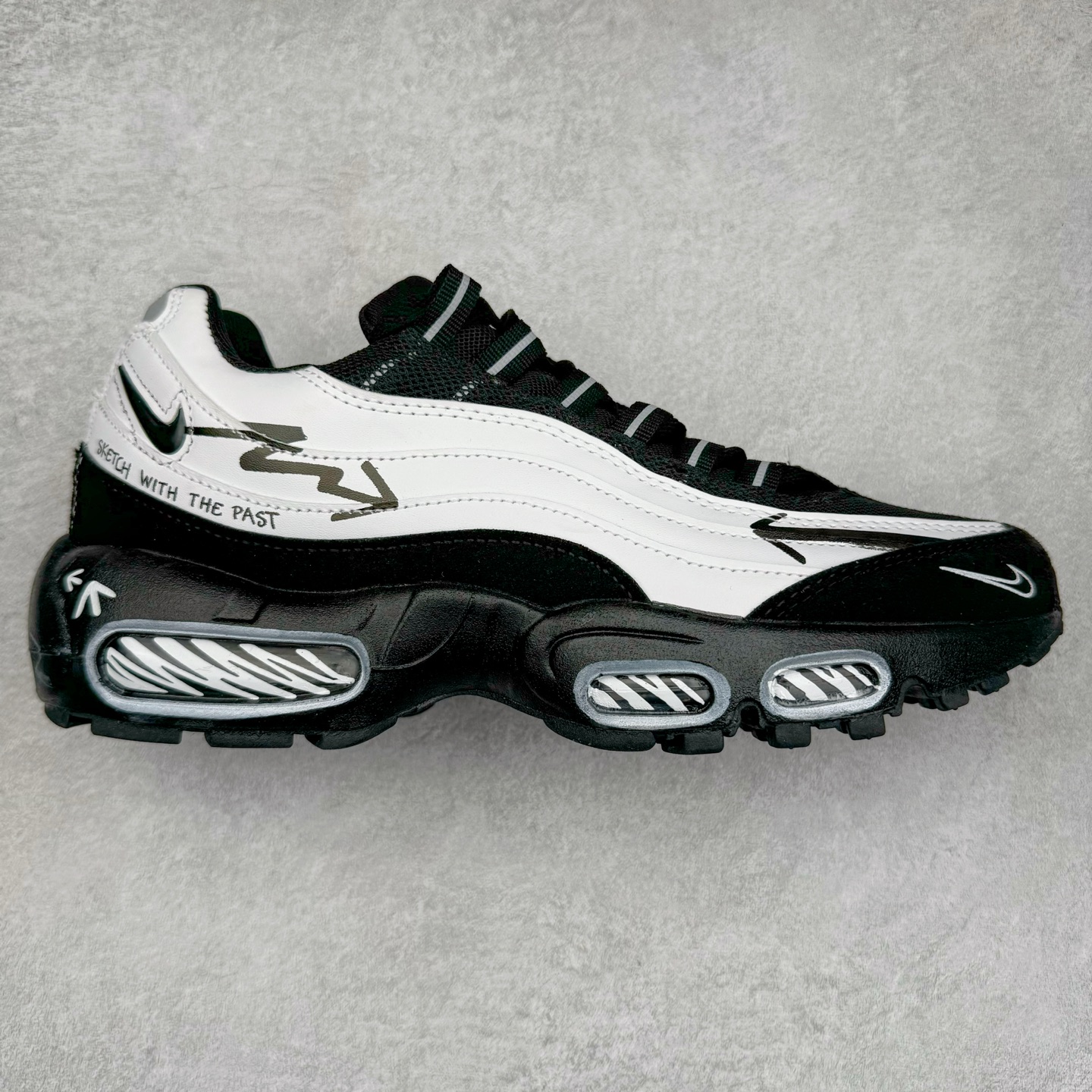 图片[3]-＃MX版 NK Air Max 95 复古减震气垫跑鞋 经典重温 外单专供大厂出品 品质稳定 一百余色 终端操作 鞋款设计灵感源于人体构造 中底设计基于人体的脊柱构造 是整体设计的核心 尼龙孔眼代表了肋骨 而分层式面板和网眼象征着肌肉纤维和肉体组织 Air Max 95采用了两个独立的吹塑成型的Air-Sole单元 并首次在前掌使用可视化气垫设计 Swoosh logo夜当作一个 点符号放在了鞋子的后帮位置 20年的发展让 AIR MAX 95有了不同的故事 20年后再度面向世人的时候 焕然一新的面貌 让人有了另外一种清新脱俗的感觉 尺码：39 40 40.5 41 42 42.5 43 44 44.5 45 46 47.5 48-选品中心