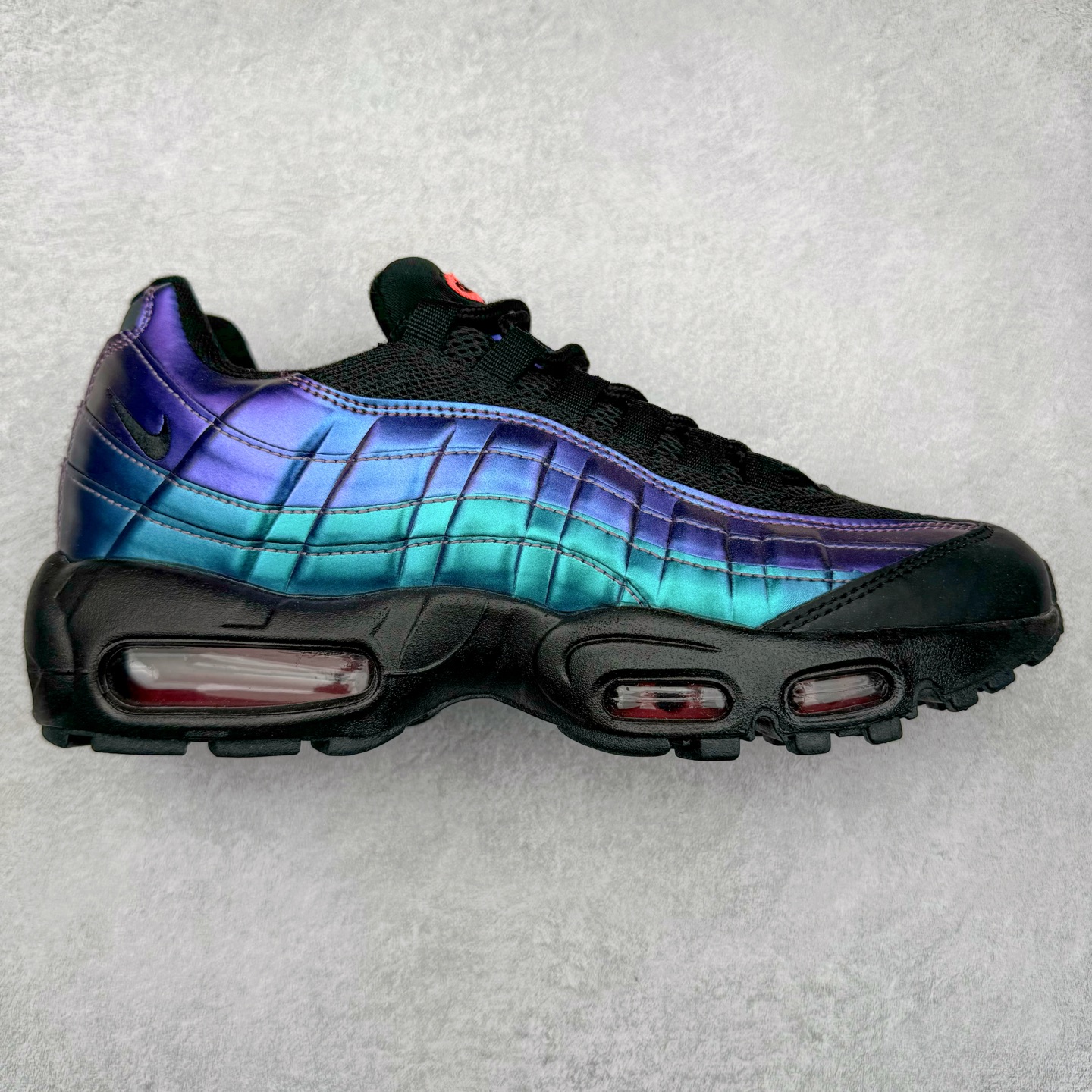 图片[4]-＃MX版 NK Air Max 95 复古减震气垫跑鞋 经典重温 外单专供大厂出品 品质稳定 一百余色 终端操作 鞋款设计灵感源于人体构造 中底设计基于人体的脊柱构造 是整体设计的核心 尼龙孔眼代表了肋骨 而分层式面板和网眼象征着肌肉纤维和肉体组织 Air Max 95采用了两个独立的吹塑成型的Air-Sole单元 并首次在前掌使用可视化气垫设计 Swoosh logo夜当作一个 点符号放在了鞋子的后帮位置 20年的发展让 AIR MAX 95有了不同的故事 20年后再度面向世人的时候 焕然一新的面貌 让人有了另外一种清新脱俗的感觉 尺码：39 40 40.5 41 42 42.5 43 44 44.5 45 46 47.5 48-选品中心