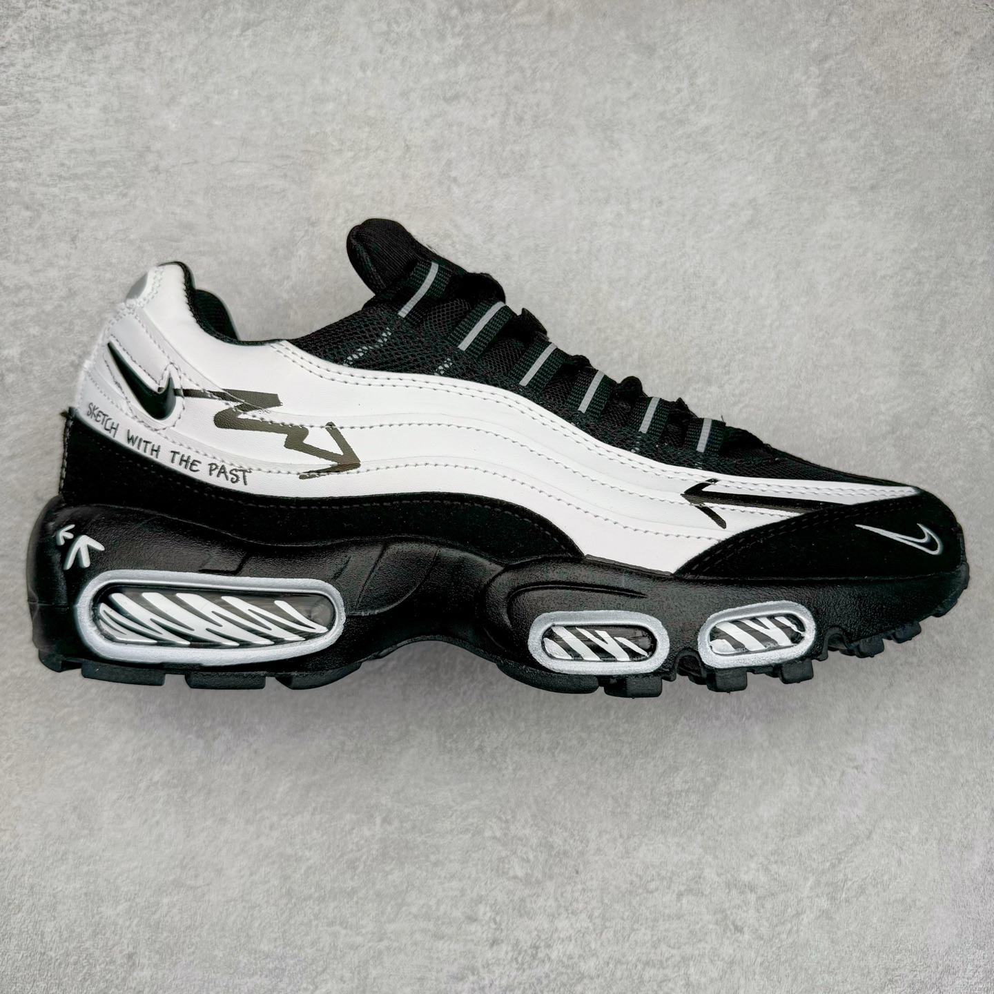 图片[8]-＃MX版 NK Air Max 95 复古减震气垫跑鞋 经典重温 外单专供大厂出品 品质稳定 一百余色 终端操作 鞋款设计灵感源于人体构造 中底设计基于人体的脊柱构造 是整体设计的核心 尼龙孔眼代表了肋骨 而分层式面板和网眼象征着肌肉纤维和肉体组织 Air Max 95采用了两个独立的吹塑成型的Air-Sole单元 并首次在前掌使用可视化气垫设计 Swoosh logo夜当作一个 点符号放在了鞋子的后帮位置 20年的发展让 AIR MAX 95有了不同的故事 20年后再度面向世人的时候 焕然一新的面貌 让人有了另外一种清新脱俗的感觉 尺码：39 40 40.5 41 42 42.5 43 44 44.5 45 46 47.5 48-选品中心