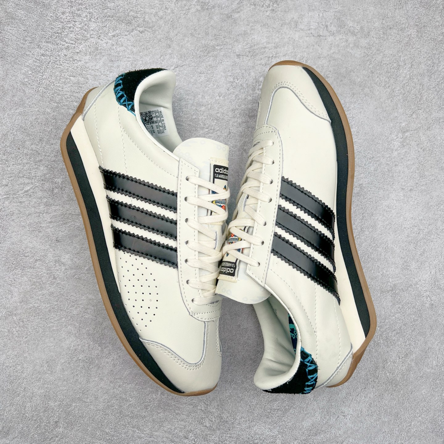 图片[3]-Song for the Mute x AD Originals SFTM-003 联名款复古慢跑鞋 Originals与时装品牌Song for the Mute即将迎来第三个合作系列 这个系列主打的也是怀旧的氛围 采用了Country OG这个诞生于上世纪70年代的鞋款 尼龙和绒面革的梦幻拼接 低调而富有质感 呈现SFTM一贯的面料美学 三款不同风格的配色 亮点十足的斑点鞋带 体现怀旧主义和前卫设计无缝交织 鞋款采用了低帮的造型 方便日常穿着 同时对于外底做了处理 皮革材质和尼龙布材质的组合也更具是时代感 尺码：36 36.5 37 38 38.5 39 40 40.5 41 42 42.5 43 44 44.5 45-选品中心