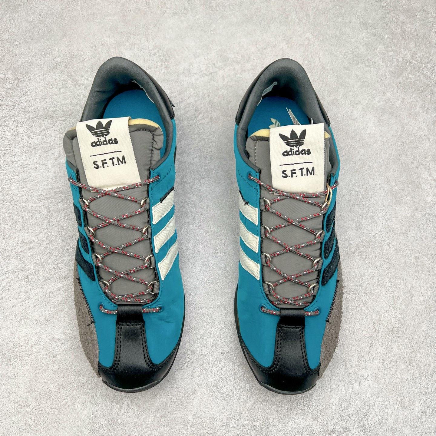 图片[2]-Song for the Mute x AD Originals SFTM-003 联名款复古慢跑鞋 Originals与时装品牌Song for the Mute即将迎来第三个合作系列 这个系列主打的也是怀旧的氛围 采用了Country OG这个诞生于上世纪70年代的鞋款 尼龙和绒面革的梦幻拼接 低调而富有质感 呈现SFTM一贯的面料美学 三款不同风格的配色 亮点十足的斑点鞋带 体现怀旧主义和前卫设计无缝交织 鞋款采用了低帮的造型 方便日常穿着 同时对于外底做了处理 皮革材质和尼龙布材质的组合也更具是时代感 尺码：36 36.5 37 38 38.5 39 40 40.5 41 42 42.5 43 44 44.5 45-选品中心