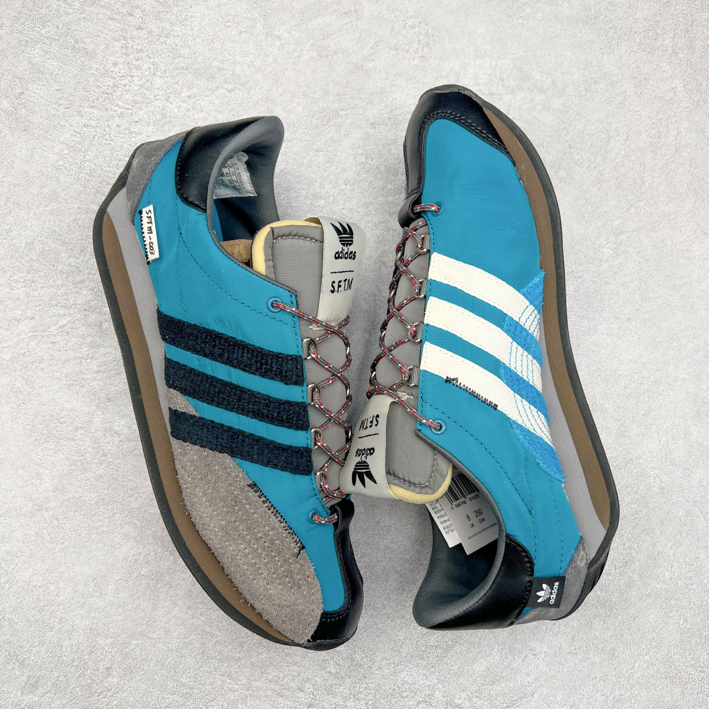 图片[3]-Song for the Mute x AD Originals SFTM-003 联名款复古慢跑鞋 Originals与时装品牌Song for the Mute即将迎来第三个合作系列 这个系列主打的也是怀旧的氛围 采用了Country OG这个诞生于上世纪70年代的鞋款 尼龙和绒面革的梦幻拼接 低调而富有质感 呈现SFTM一贯的面料美学 三款不同风格的配色 亮点十足的斑点鞋带 体现怀旧主义和前卫设计无缝交织 鞋款采用了低帮的造型 方便日常穿着 同时对于外底做了处理 皮革材质和尼龙布材质的组合也更具是时代感 尺码：36 36.5 37 38 38.5 39 40 40.5 41 42 42.5 43 44 44.5 45-选品中心