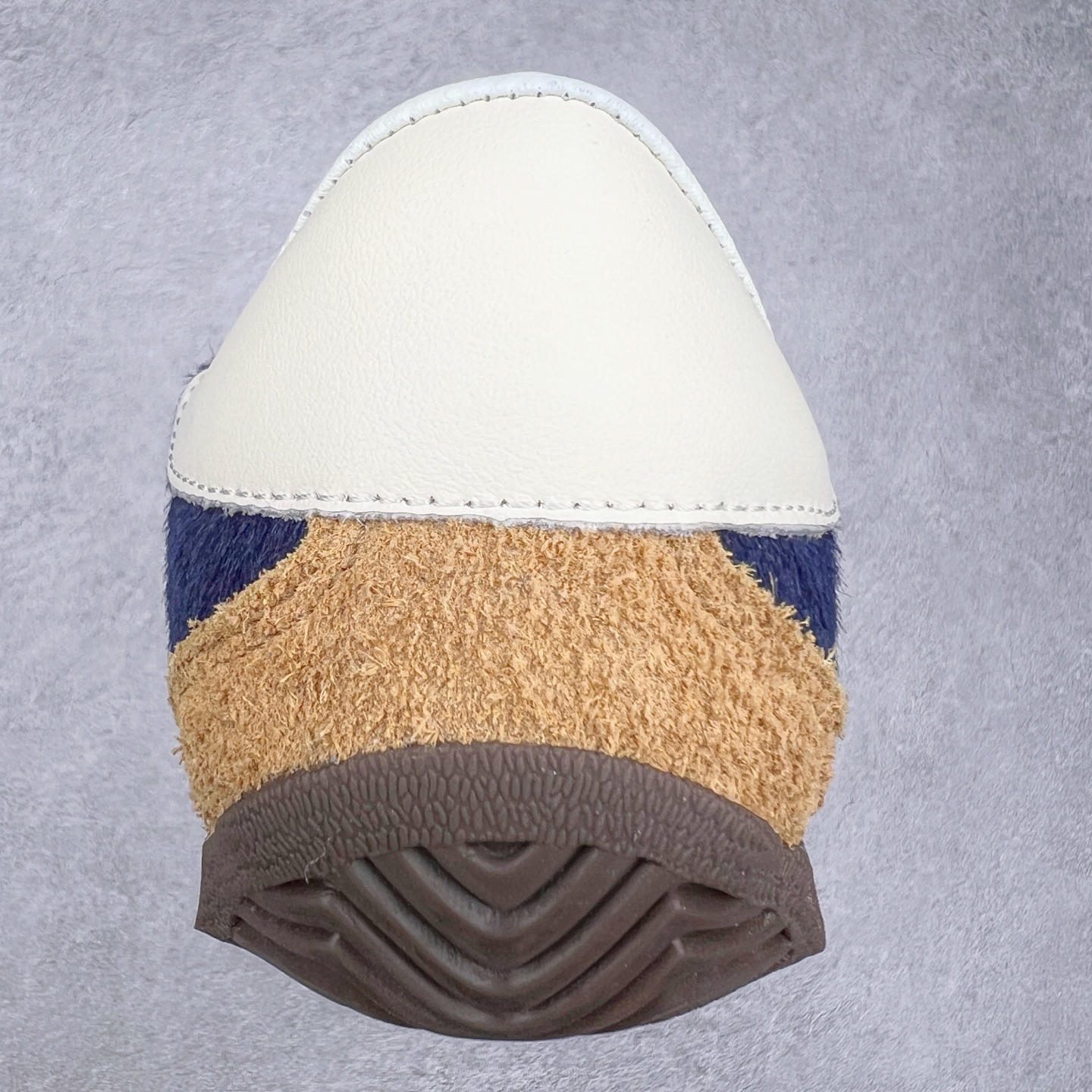 图片[8]-Song for the Mute x AD Originals SFTM-003 联名款复古慢跑鞋 Originals与时装品牌Song for the Mute即将迎来第三个合作系列 这个系列主打的也是怀旧的氛围 采用了Country OG这个诞生于上世纪70年代的鞋款 尼龙和绒面革的梦幻拼接 低调而富有质感 呈现SFTM一贯的面料美学 三款不同风格的配色 亮点十足的斑点鞋带 体现怀旧主义和前卫设计无缝交织 鞋款采用了低帮的造型 方便日常穿着 同时对于外底做了处理 皮革材质和尼龙布材质的组合也更具是时代感 尺码：36 36.5 37 38 38.5 39 40 40.5 41 42 42.5 43 44 44.5 45-选品中心