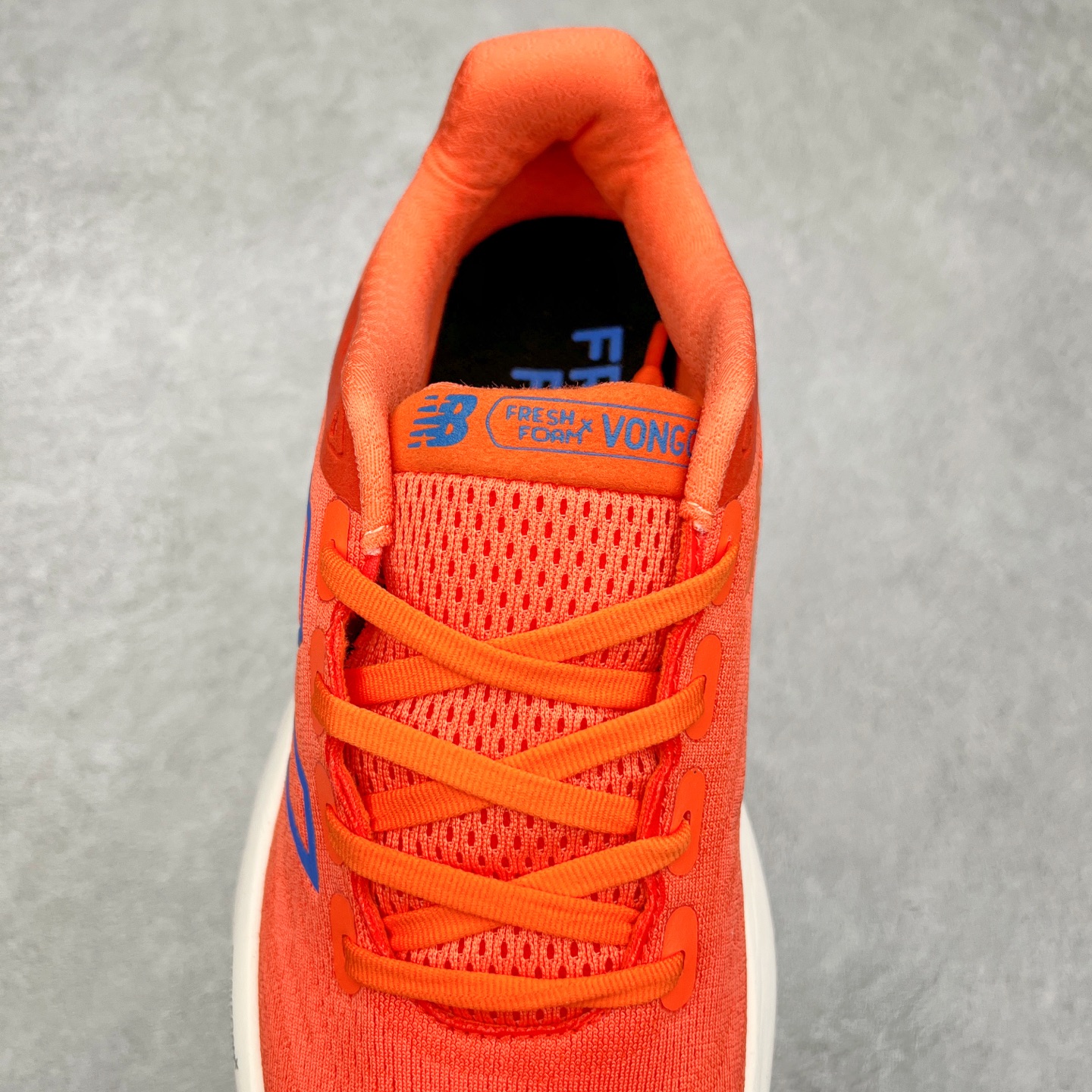 图片[5]-New Balance Fresh Foam X Vongo NB新百伦 V6系列低帮轻量化厚底健身休闲运动慢跑鞋 原楦原纸版开发#采用一体式工程网眼鞋面及热熔Logo细节#中底嵌入Fresh Foam X 中底轻量化泡沫技术#组合防滑耐磨橡胶外底片❗️更厚更弹,NB舒适健步跑鞋!近赏｜无论是日常慢跑，还是City Walk，它都可轻松应对提起今年最流行的事情，想必在你所在的城市来一段City Walk，带给你久违的松弛感、治愈你柔软的需要的New Balance NB Vongo v6顶级稳定支撑跑鞋 | Vongo v6是New Balance顶级稳定支撑训练鞋，稳定性出色，功能强大，舒适度高。中底使用的是NB最新的Fresh Foam X泡棉，内嵌一款TPU板，增加稳定性。可以进行日常长距离训练。尺码：36 37 37.5 38 38.5 39.5 40 40.5 41.5 42 42.5 43 44 45-选品中心