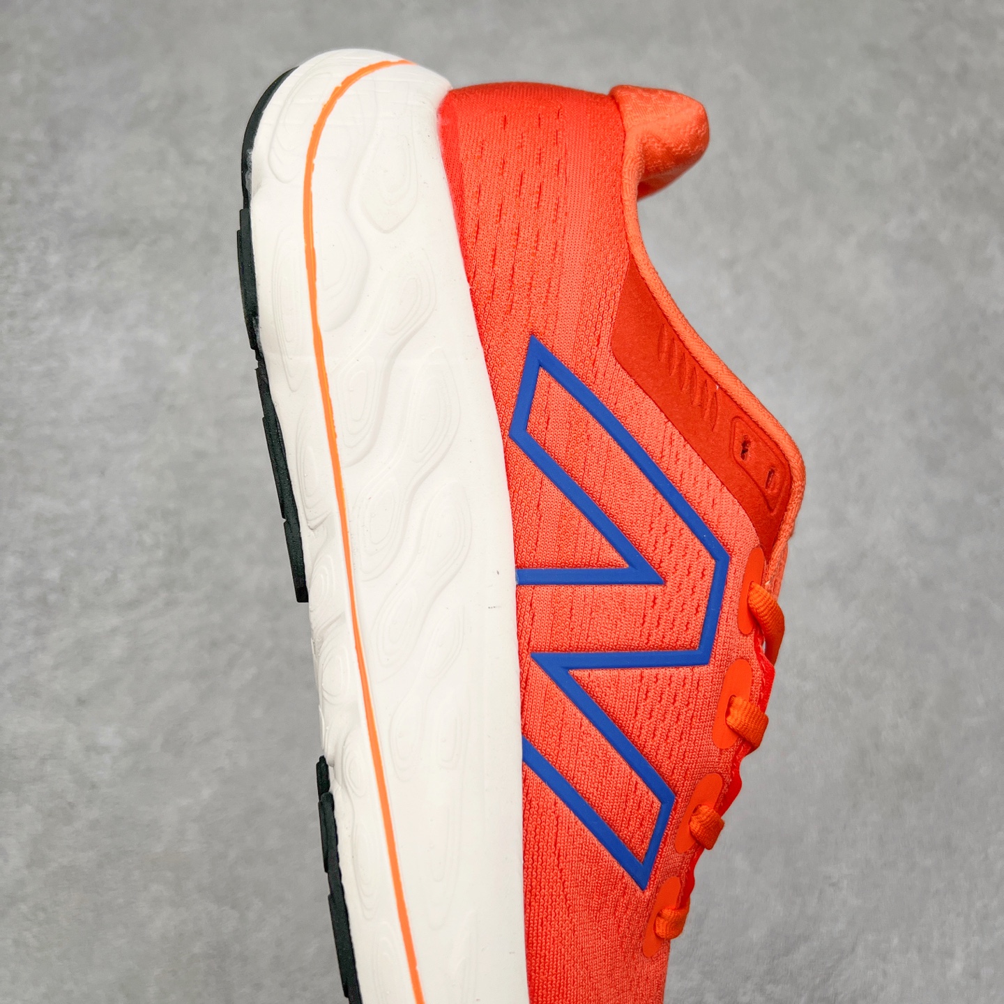 图片[6]-New Balance Fresh Foam X Vongo NB新百伦 V6系列低帮轻量化厚底健身休闲运动慢跑鞋 原楦原纸版开发#采用一体式工程网眼鞋面及热熔Logo细节#中底嵌入Fresh Foam X 中底轻量化泡沫技术#组合防滑耐磨橡胶外底片❗️更厚更弹,NB舒适健步跑鞋!近赏｜无论是日常慢跑，还是City Walk，它都可轻松应对提起今年最流行的事情，想必在你所在的城市来一段City Walk，带给你久违的松弛感、治愈你柔软的需要的New Balance NB Vongo v6顶级稳定支撑跑鞋 | Vongo v6是New Balance顶级稳定支撑训练鞋，稳定性出色，功能强大，舒适度高。中底使用的是NB最新的Fresh Foam X泡棉，内嵌一款TPU板，增加稳定性。可以进行日常长距离训练。尺码：36 37 37.5 38 38.5 39.5 40 40.5 41.5 42 42.5 43 44 45-选品中心