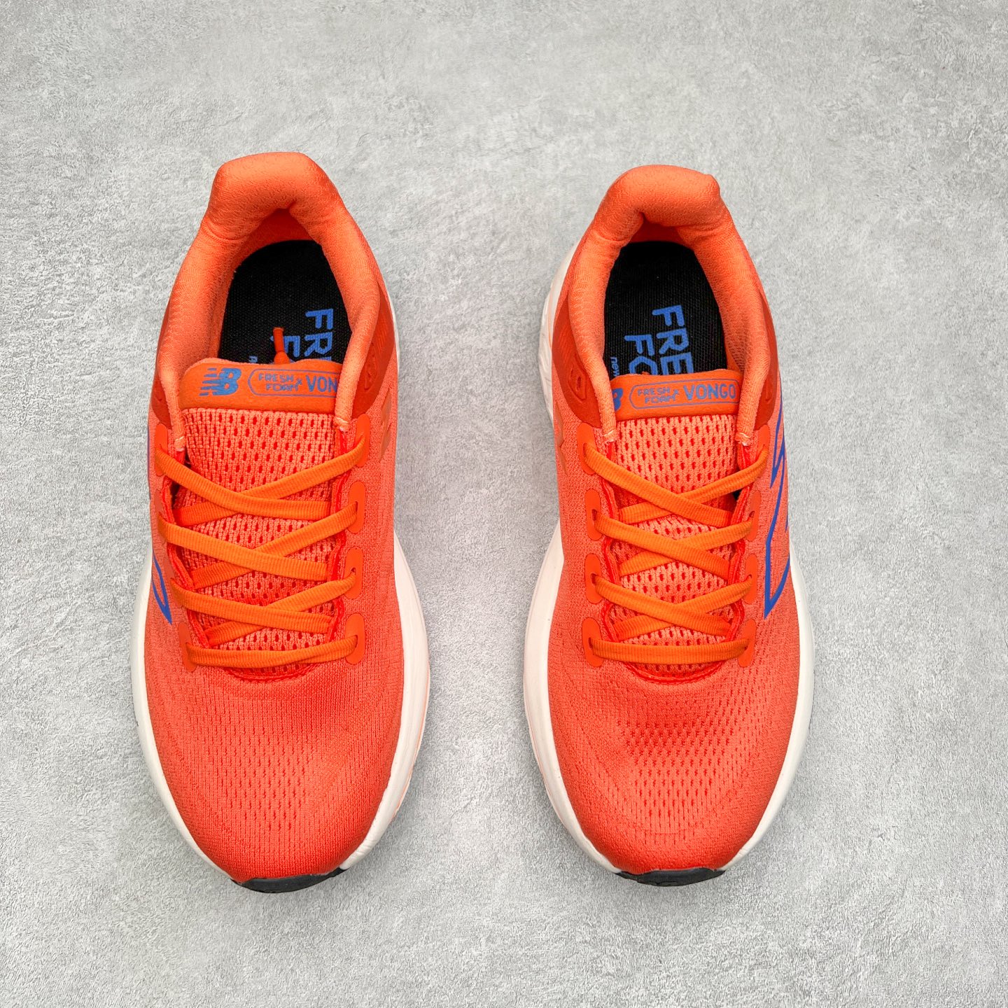 图片[2]-New Balance Fresh Foam X Vongo NB新百伦 V6系列低帮轻量化厚底健身休闲运动慢跑鞋 原楦原纸版开发#采用一体式工程网眼鞋面及热熔Logo细节#中底嵌入Fresh Foam X 中底轻量化泡沫技术#组合防滑耐磨橡胶外底片❗️更厚更弹,NB舒适健步跑鞋!近赏｜无论是日常慢跑，还是City Walk，它都可轻松应对提起今年最流行的事情，想必在你所在的城市来一段City Walk，带给你久违的松弛感、治愈你柔软的需要的New Balance NB Vongo v6顶级稳定支撑跑鞋 | Vongo v6是New Balance顶级稳定支撑训练鞋，稳定性出色，功能强大，舒适度高。中底使用的是NB最新的Fresh Foam X泡棉，内嵌一款TPU板，增加稳定性。可以进行日常长距离训练。尺码：36 37 37.5 38 38.5 39.5 40 40.5 41.5 42 42.5 43 44 45-选品中心